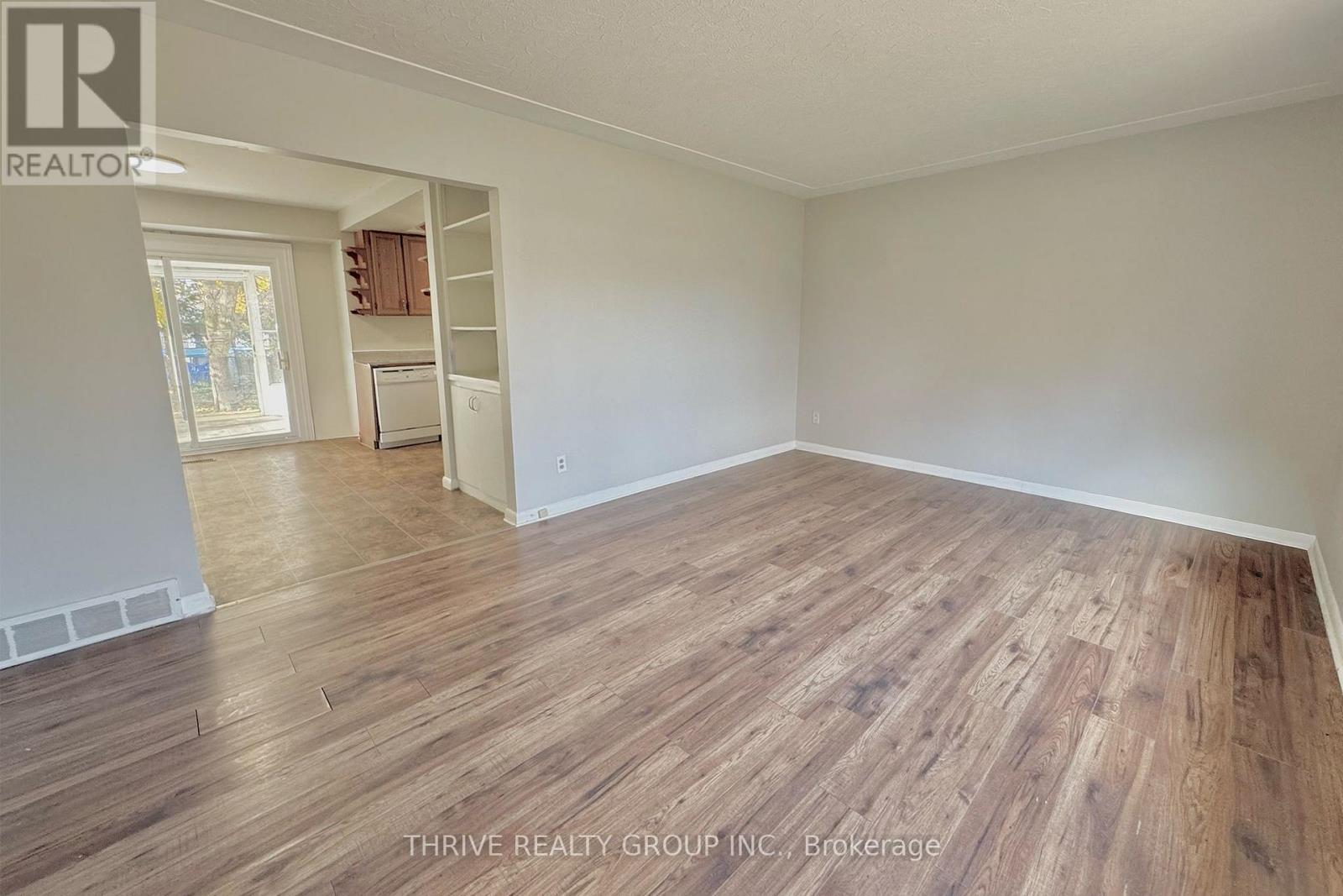 Upper - 173 Bancroft Road, London East, Ontario N5V 1E1 - Photo 4 - X12531774