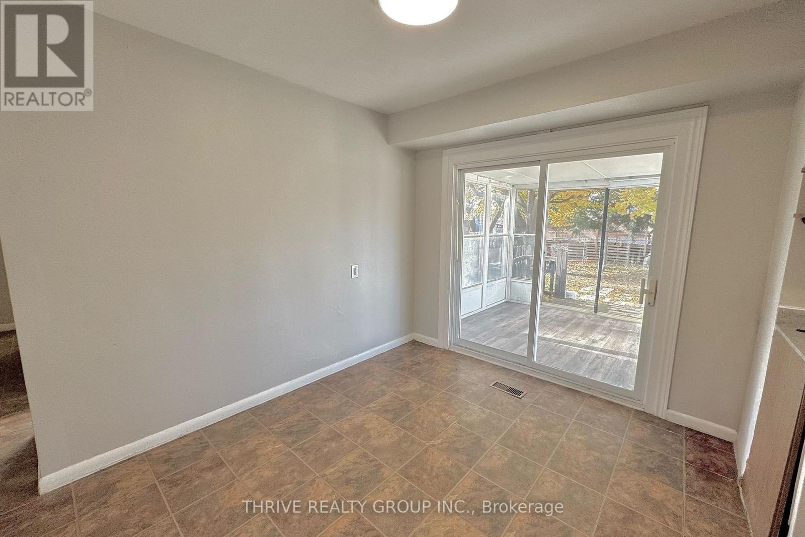 Upper - 173 Bancroft Road, London East, Ontario N5V 1E1 - Photo 9 - X12531774