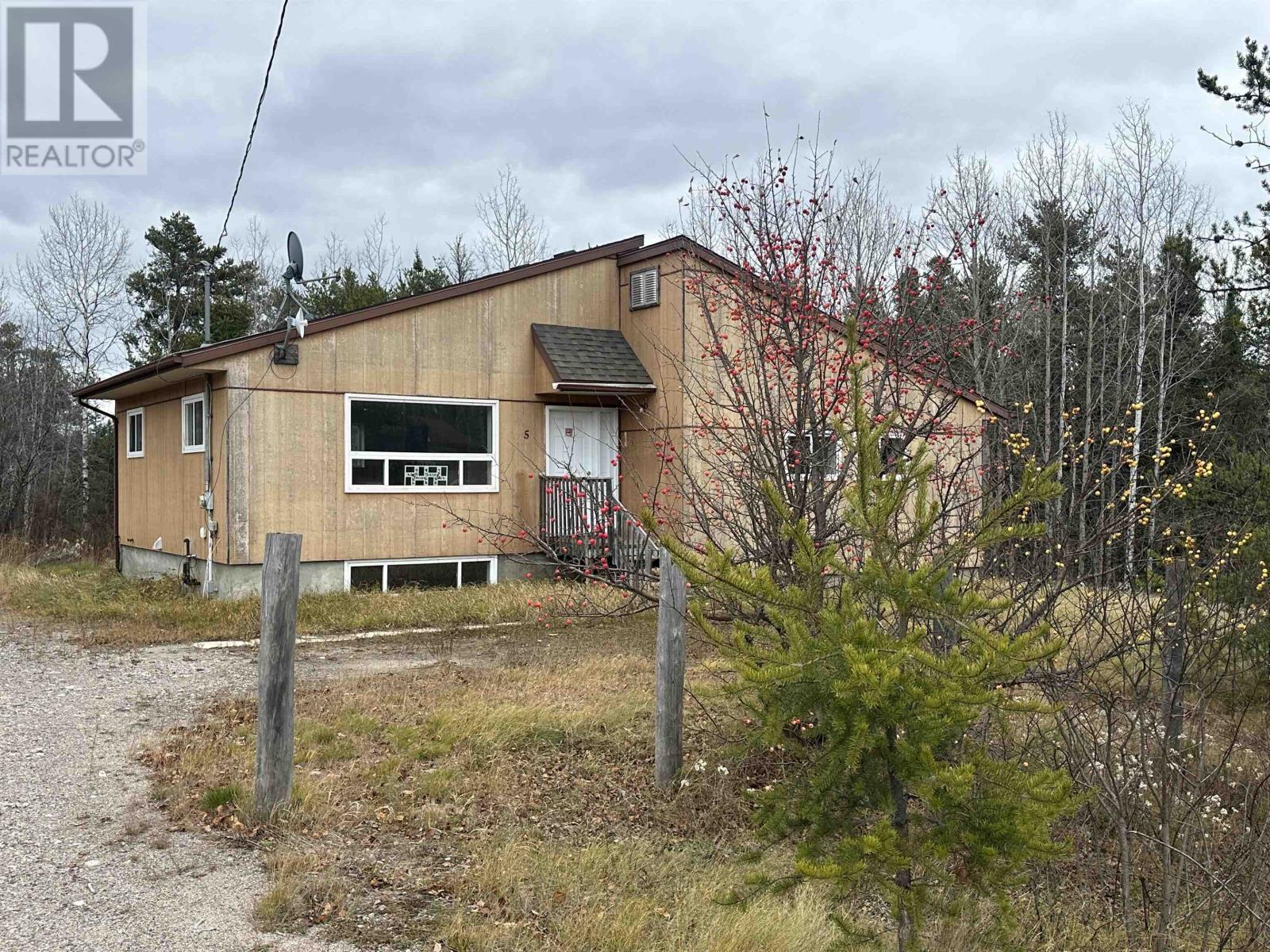 5 Northern Cres, Armstrong Station, Ontario