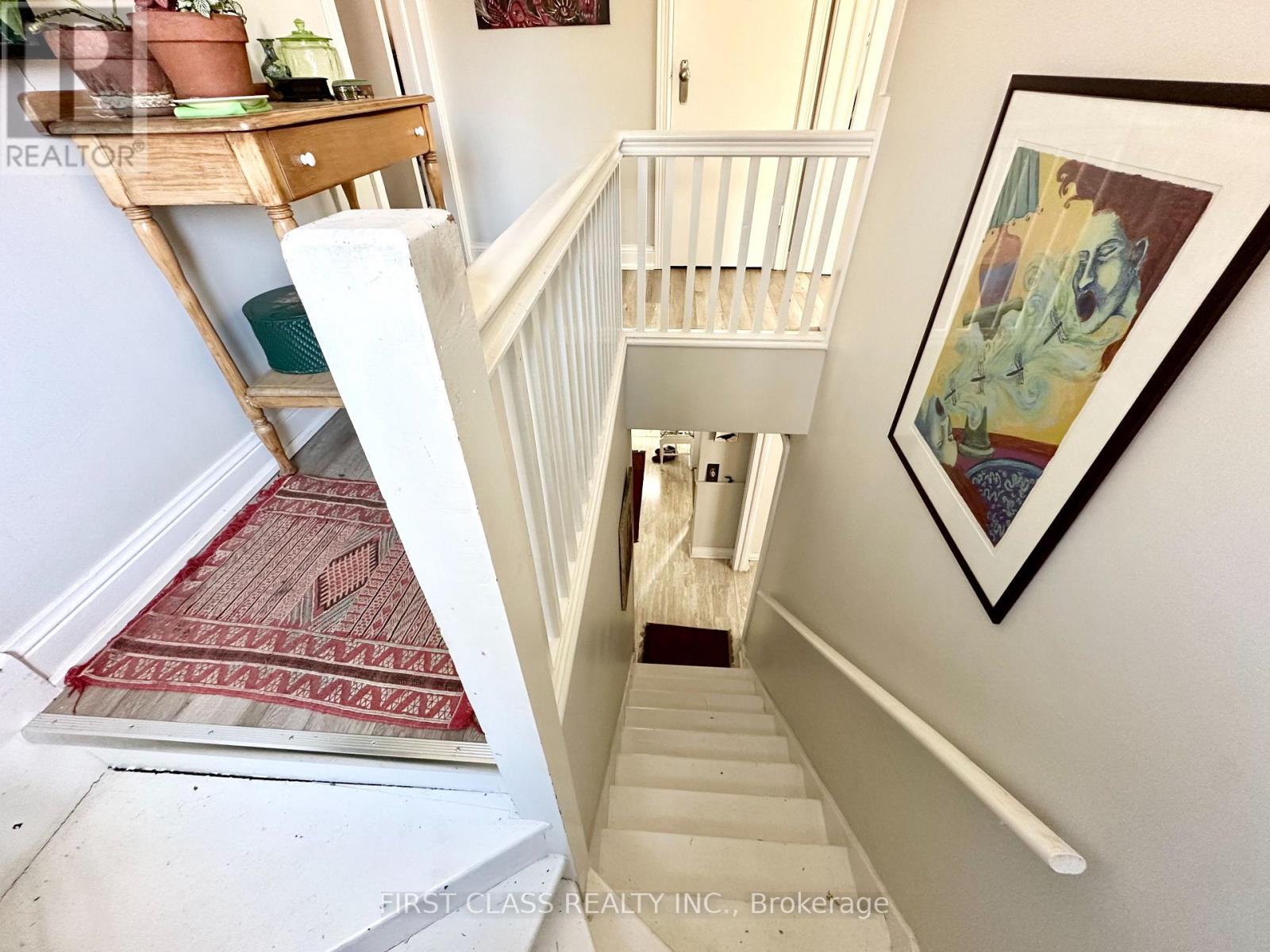 82 Hillcroft Drive, Toronto, Ontario  M9B 4X9 - Photo 13 - W12531674