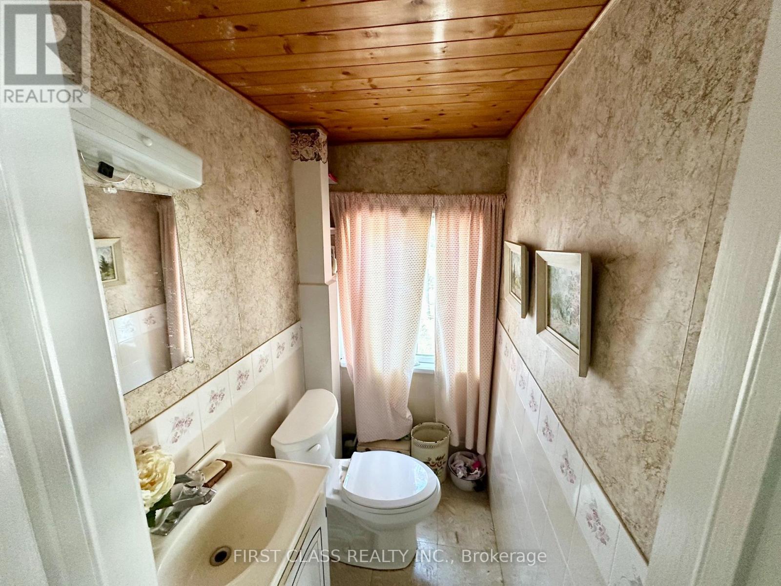 82 Hillcroft Drive, Toronto, Ontario  M9B 4X9 - Photo 18 - W12531674