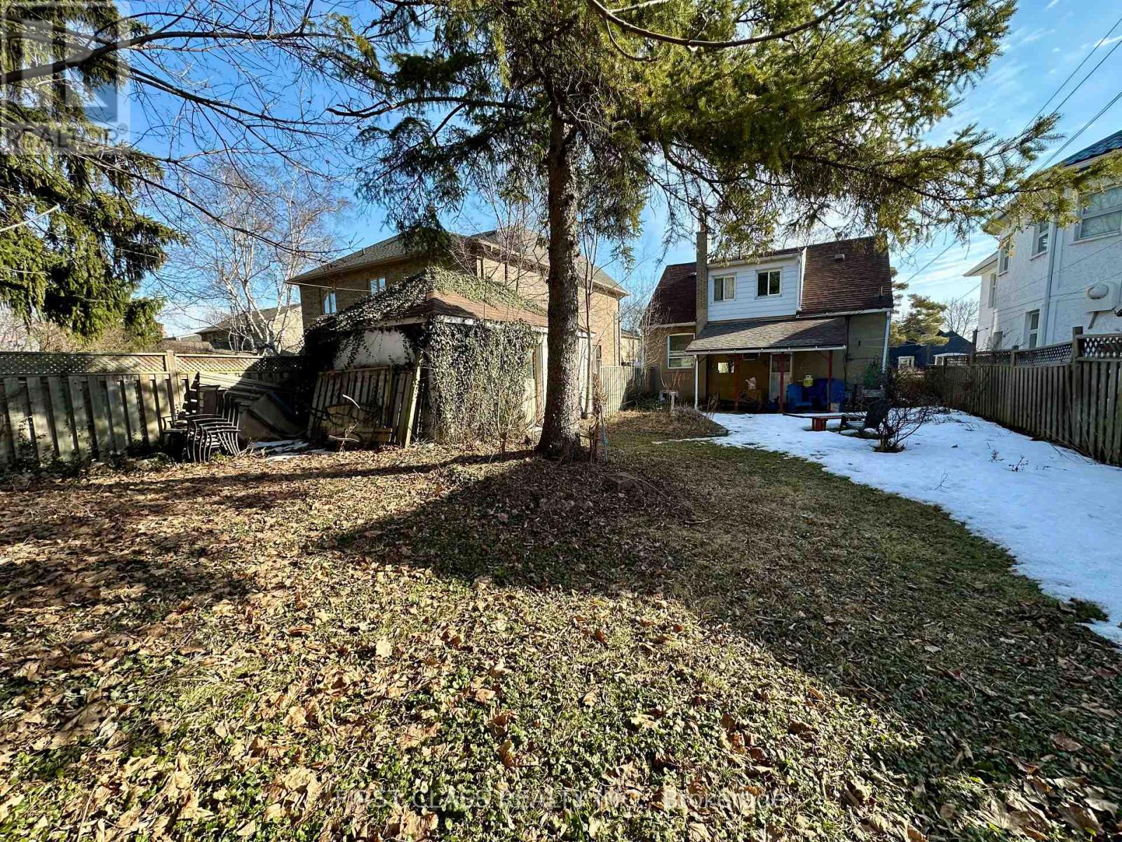 82 Hillcroft Drive, Toronto, Ontario  M9B 4X9 - Photo 22 - W12531674