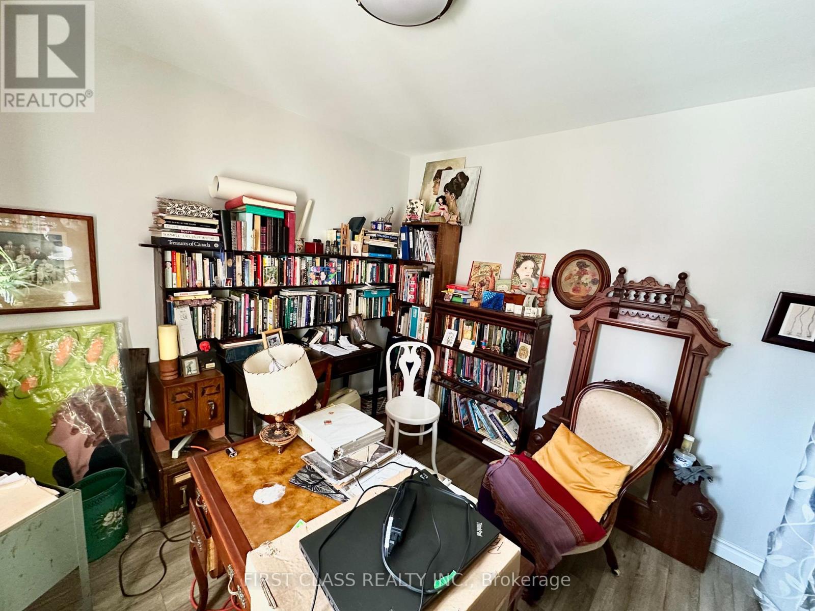 82 Hillcroft Drive, Toronto, Ontario  M9B 4X9 - Photo 8 - W12531674