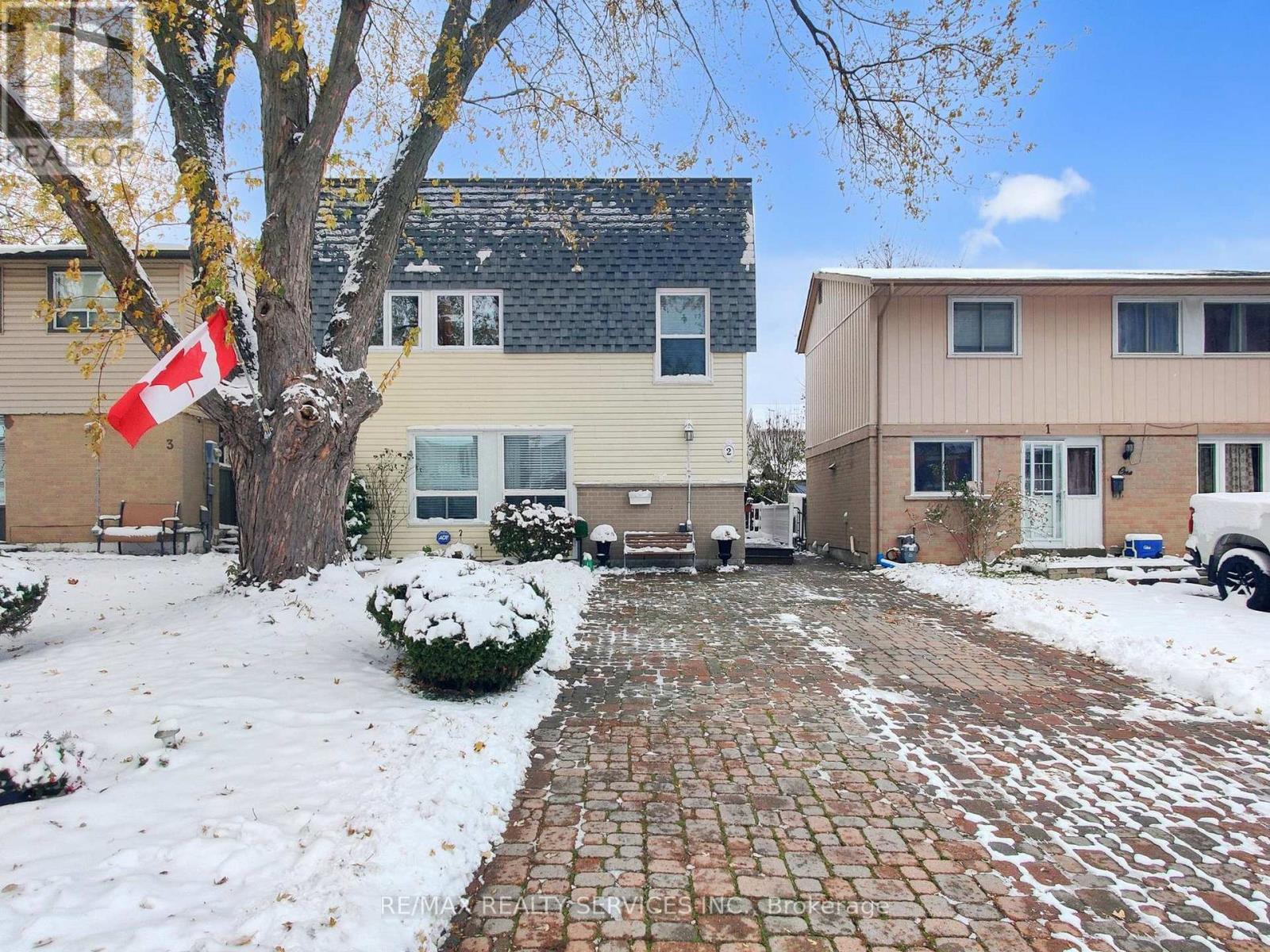 2 GROVE PARK SQUARE, Brampton, Ontario