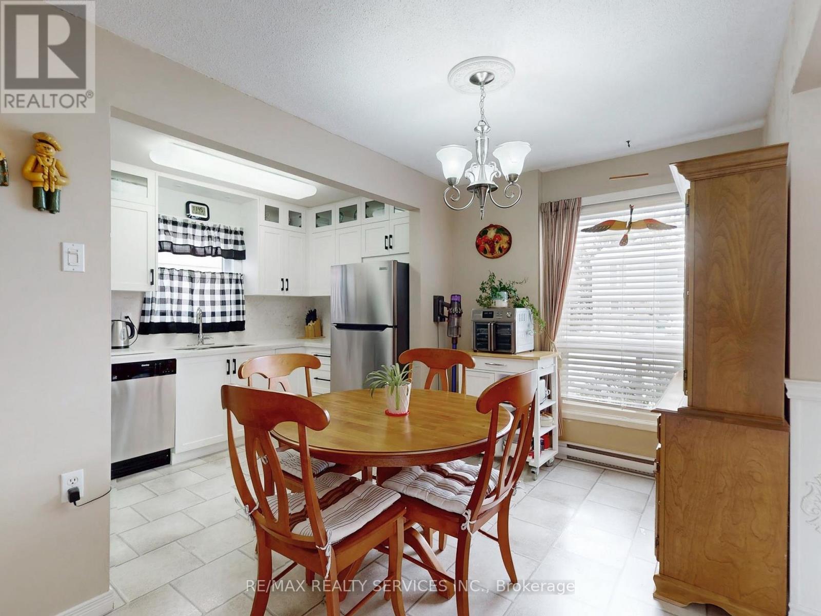 2 Grove Park Square, Brampton, Ontario  L6S 2K3 - Photo 16 - W12531688