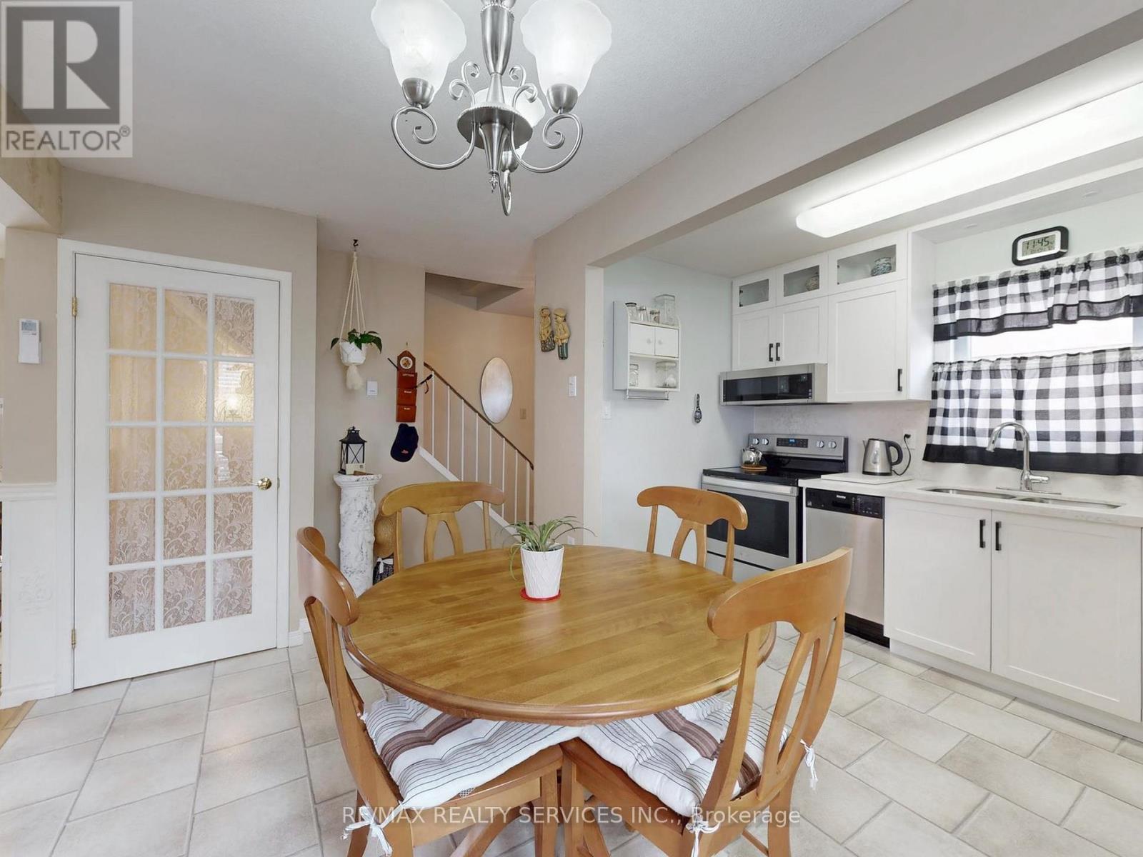 2 Grove Park Square, Brampton, Ontario  L6S 2K3 - Photo 17 - W12531688