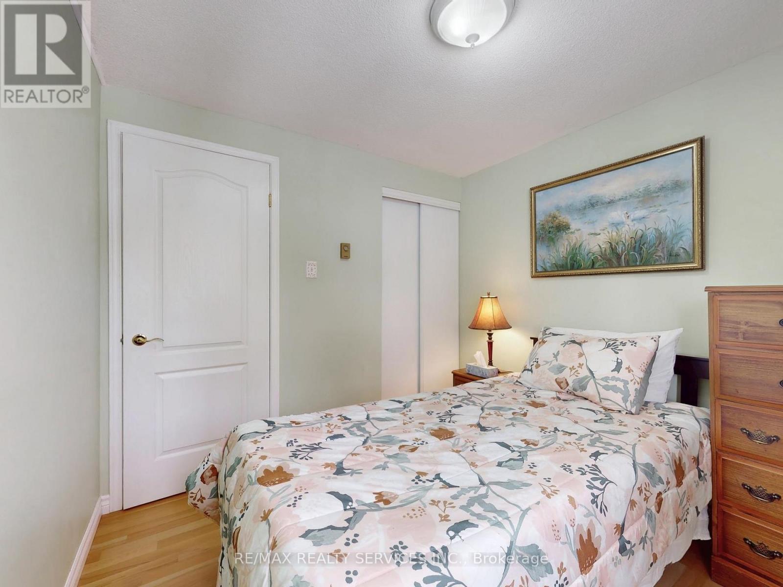 2 Grove Park Square, Brampton, Ontario  L6S 2K3 - Photo 25 - W12531688