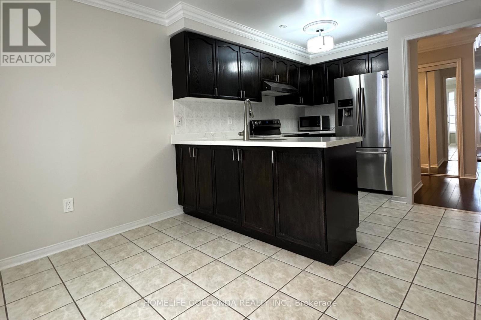 55 - 601 Shoreline Drive, Mississauga, Ontario  L5B 4K2 - Photo 5 - W12531704