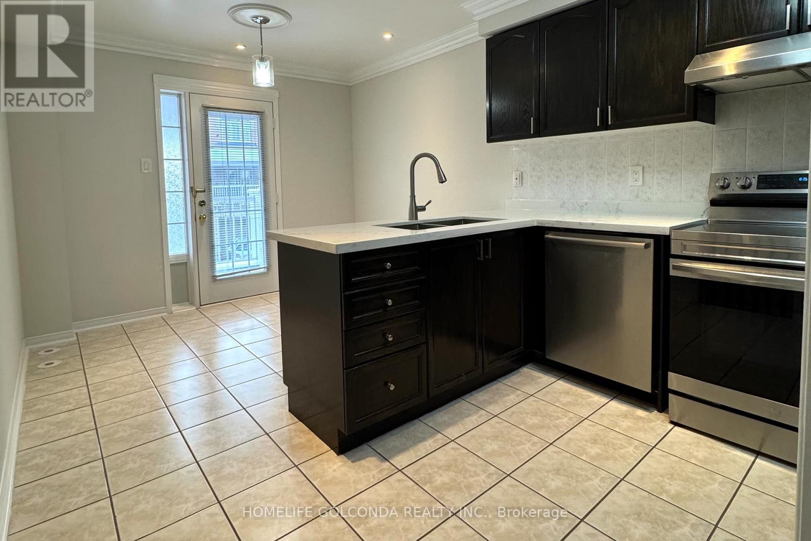 55 - 601 Shoreline Drive, Mississauga, Ontario  L5B 4K2 - Photo 6 - W12531704