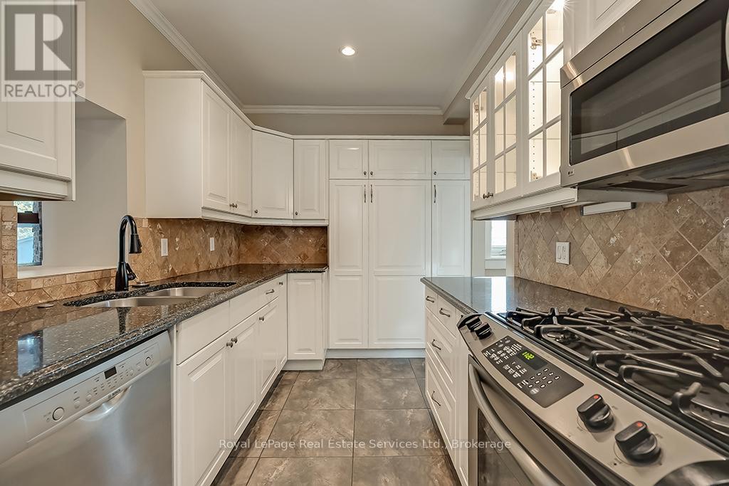 411 Trafalgar Road, Oakville, Ontario  L6J 3H8 - Photo 13 - W12531732