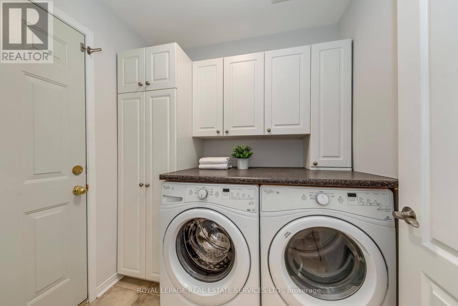 2151 Orchard Road, Burlington, Ontario  L7L 7K6 - Photo 20 - W12477634