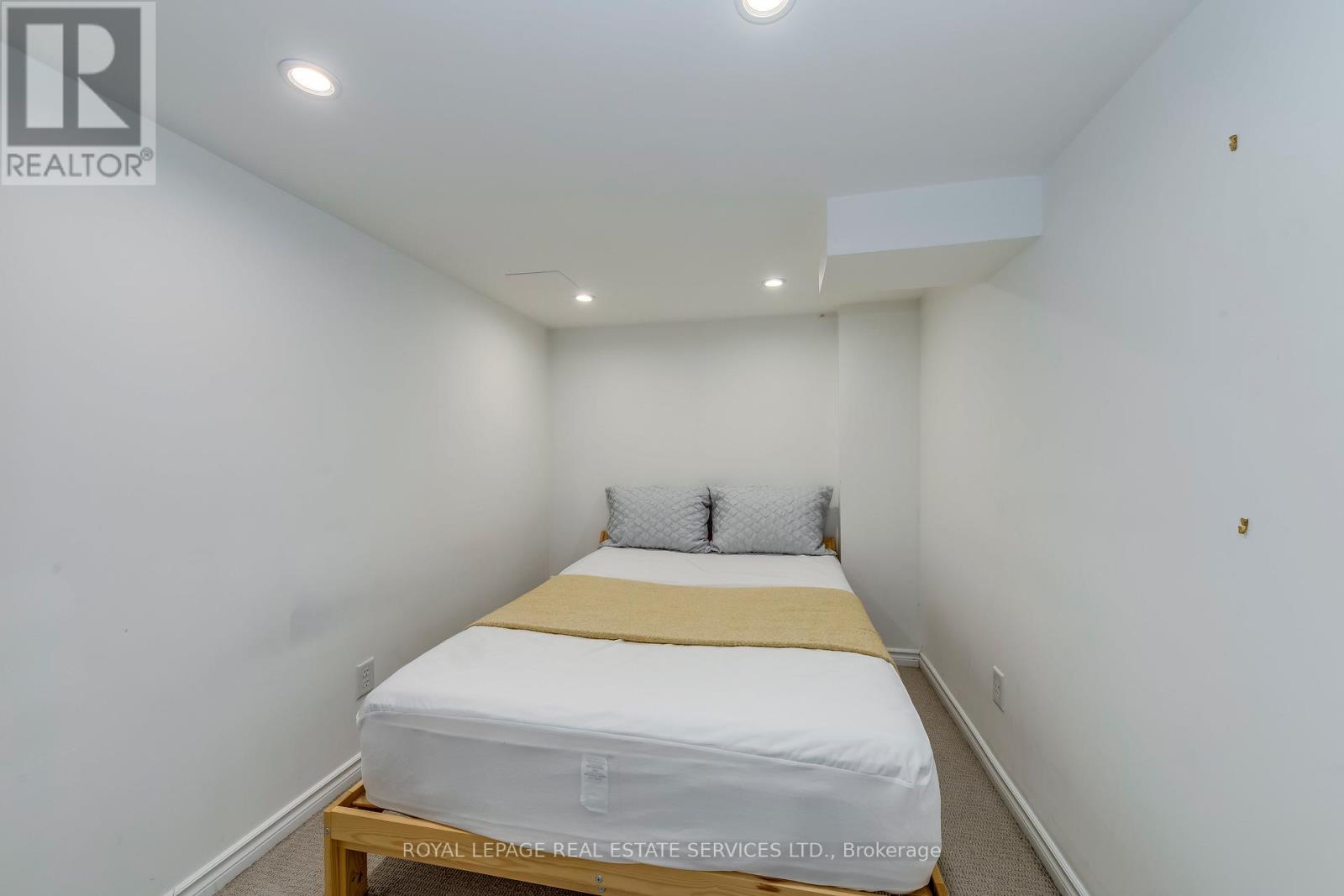 2151 Orchard Road, Burlington, Ontario  L7L 7K6 - Photo 37 - W12477634