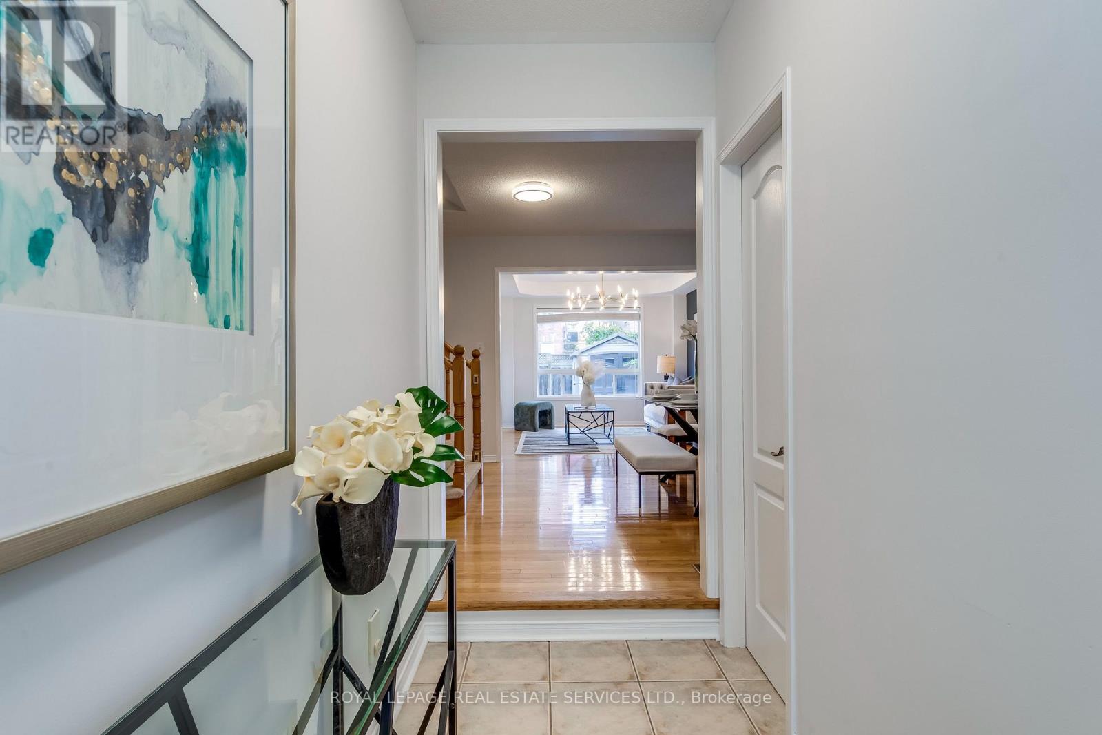 2151 Orchard Road, Burlington, Ontario  L7L 7K6 - Photo 7 - W12477634