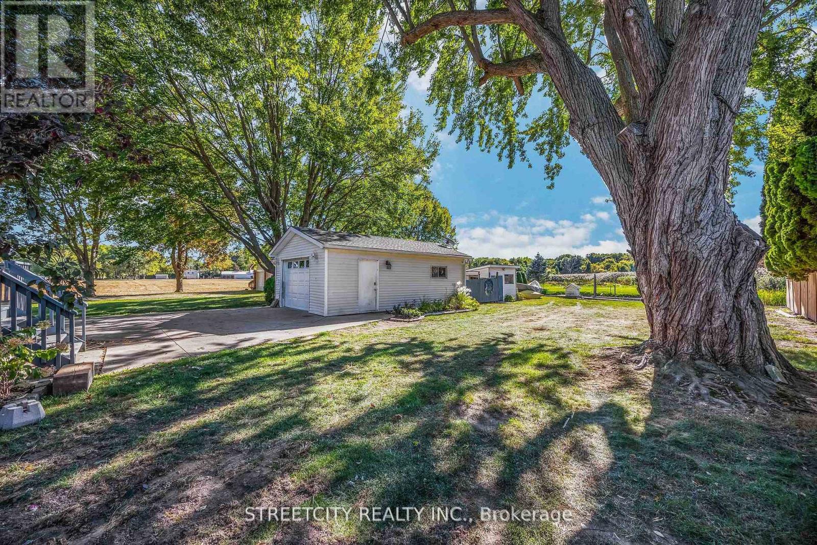 4767 St. Clair Parkway, St. Clair, Ontario  N0P 2B0 - Photo 38 - X12529084