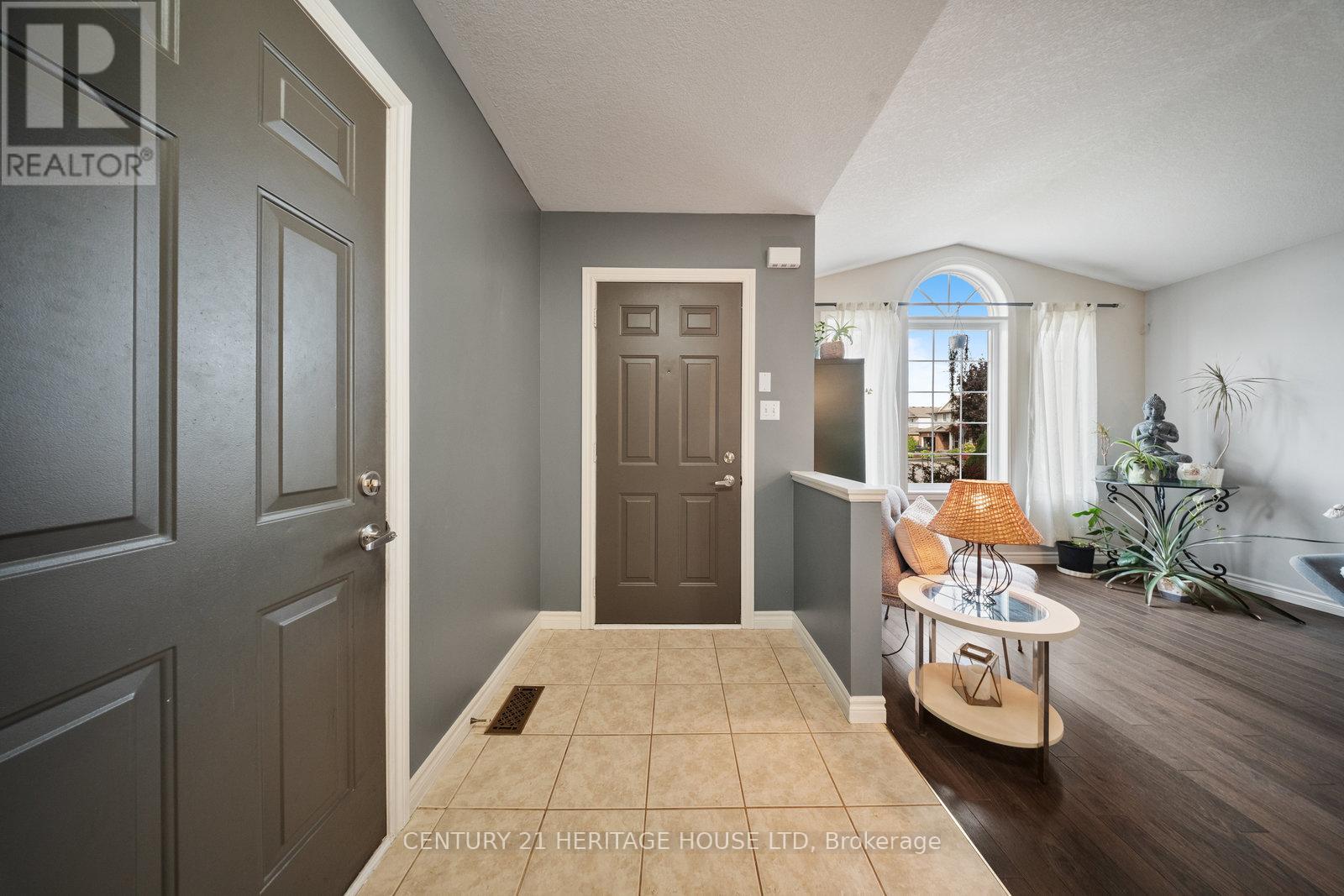 43 Idlewilde Lane, Hamilton, Ontario  L0R 1W0 - Photo 3 - X12531682