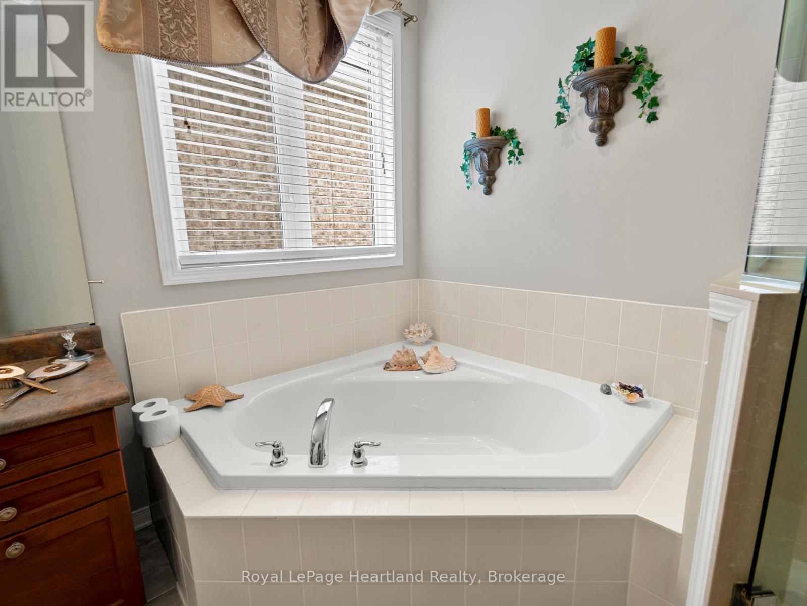 23 Stornoway Crescent, Huron East, Ontario  N0K 1W0 - Photo 34 - X12531740