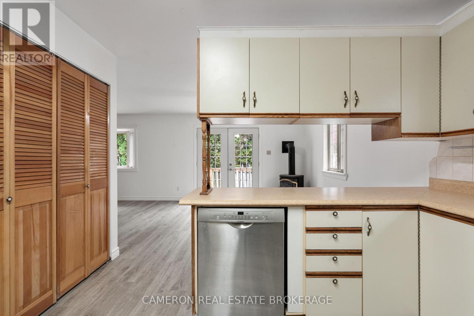 8 Head Street, South Glengarry, Ontario K0C 1N0 - Photo 7 - X12531756