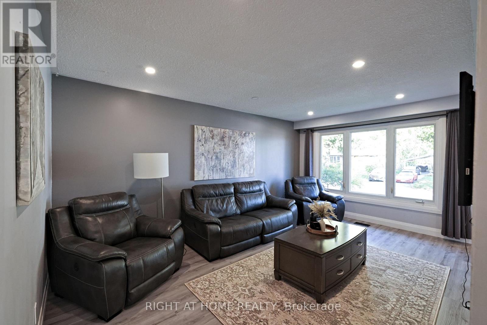 72 Claymore Crescent, Oshawa, Ontario  L1G 6G2 - Photo 2 - E12531808