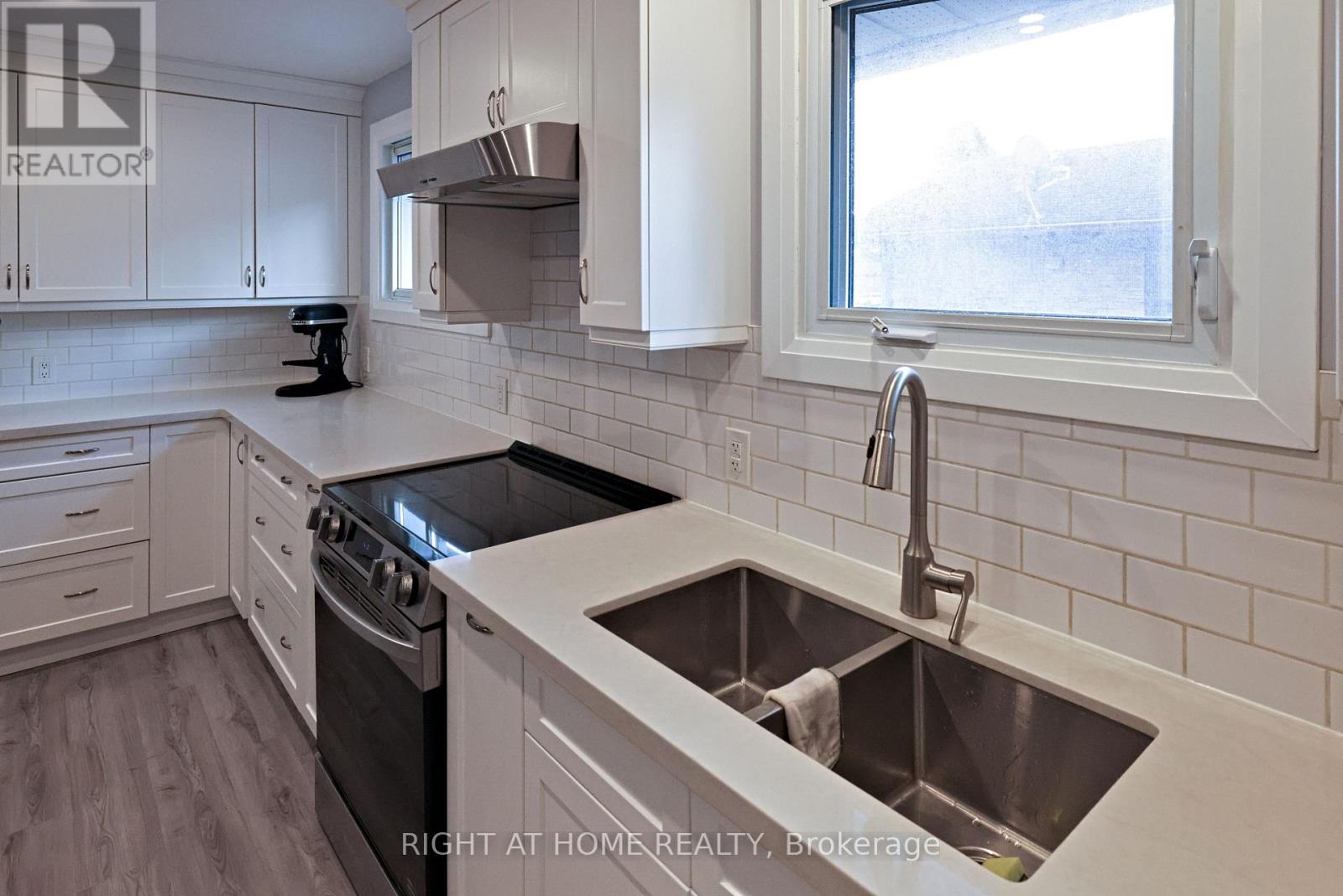 72 Claymore Crescent, Oshawa, Ontario  L1G 6G2 - Photo 6 - E12531808