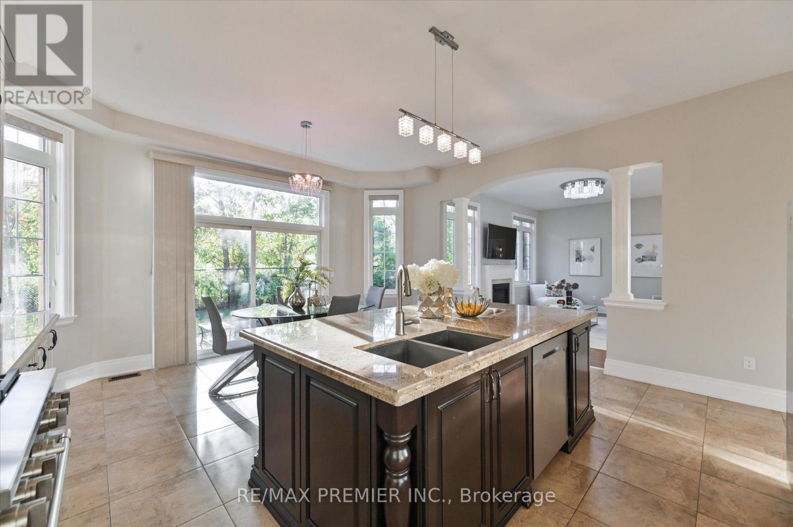 64 Heintzman Crescent, Vaughan, Ontario L6A 4T1 - Photo 11 - N12465458