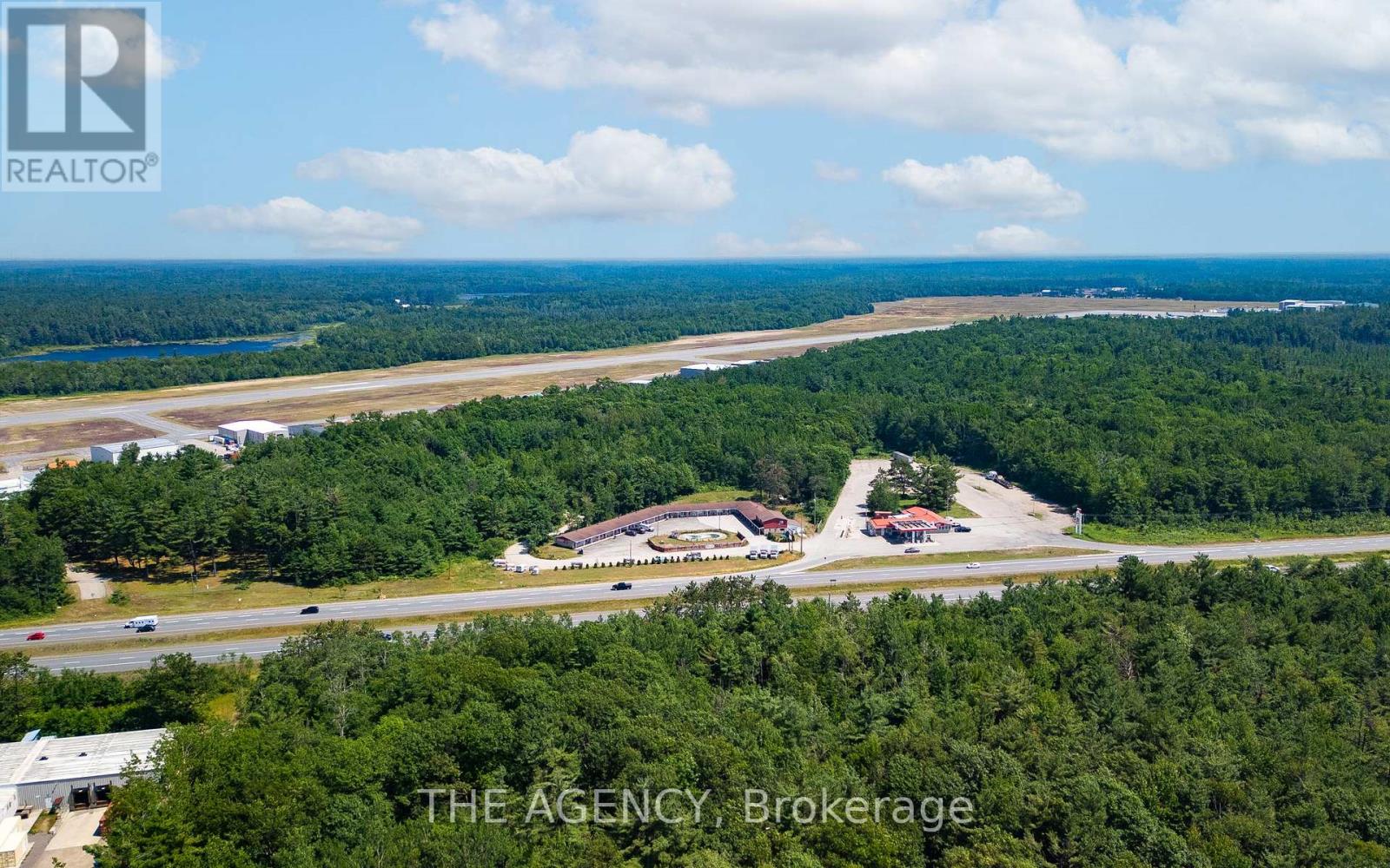 1246 Gravenhurst Parkway, Gravenhurst, Ontario  P1P 1R1 - Photo 4 - X12432921