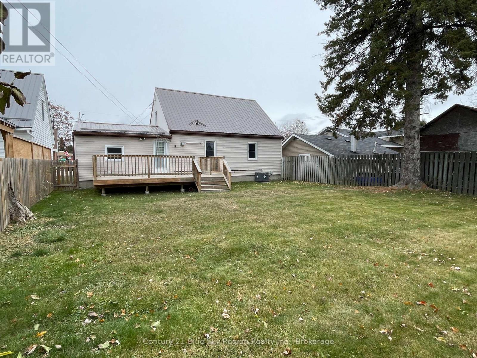 207 Lee Avenue, North Bay, Ontario P1A 2K4 - Photo 16 - X12531870