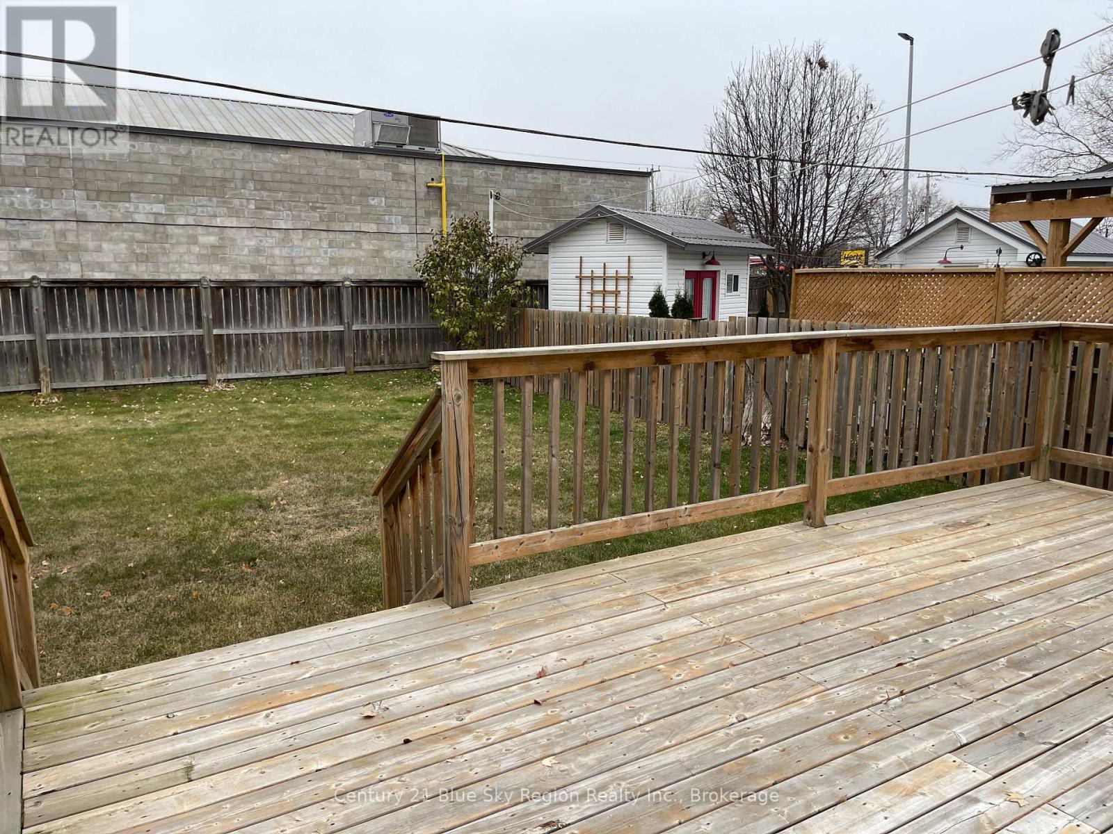 207 Lee Avenue, North Bay, Ontario P1A 2K4 - Photo 3 - X12531870