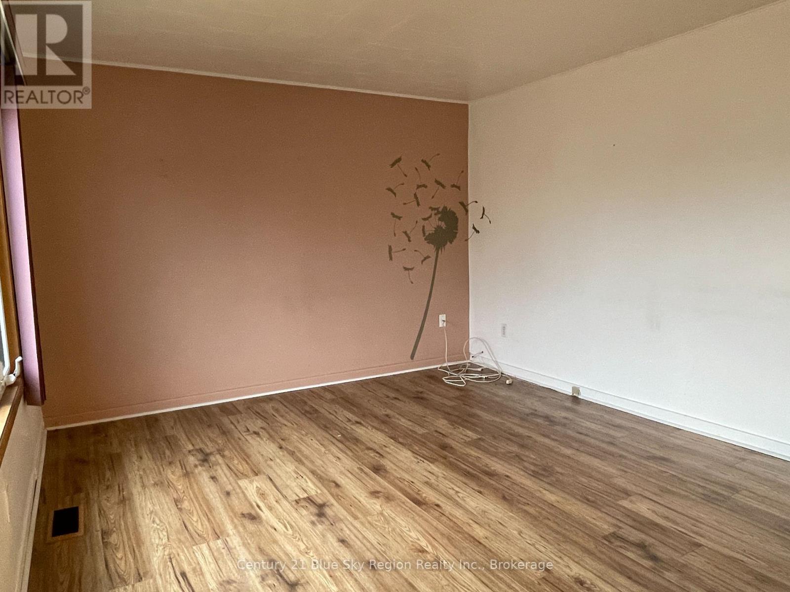 207 Lee Avenue, North Bay, Ontario P1A 2K4 - Photo 7 - X12531870