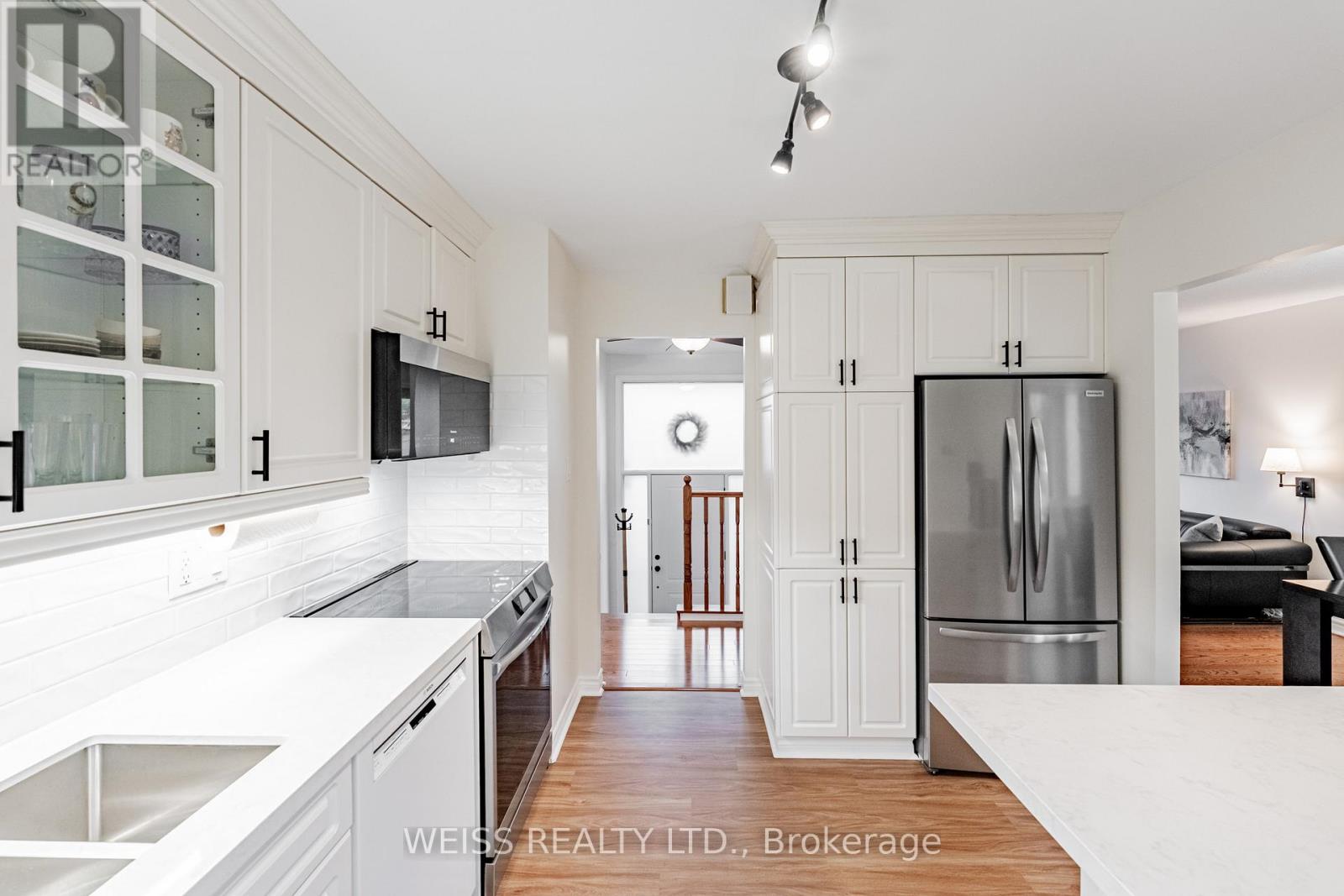 525 Karen Park Crescent, Mississauga, Ontario  L5A 3E1 - Photo 17 - W12531758