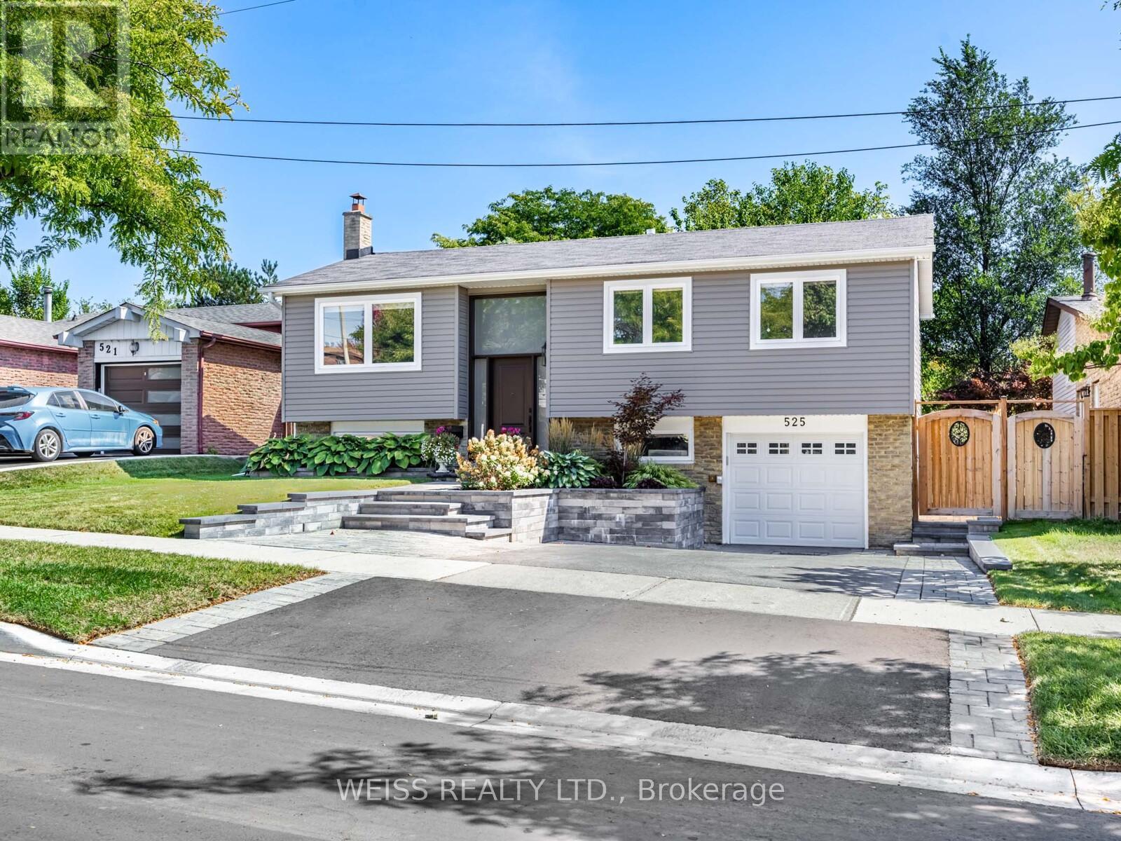 525 Karen Park Crescent, Mississauga, Ontario  L5A 3E1 - Photo 2 - W12531758