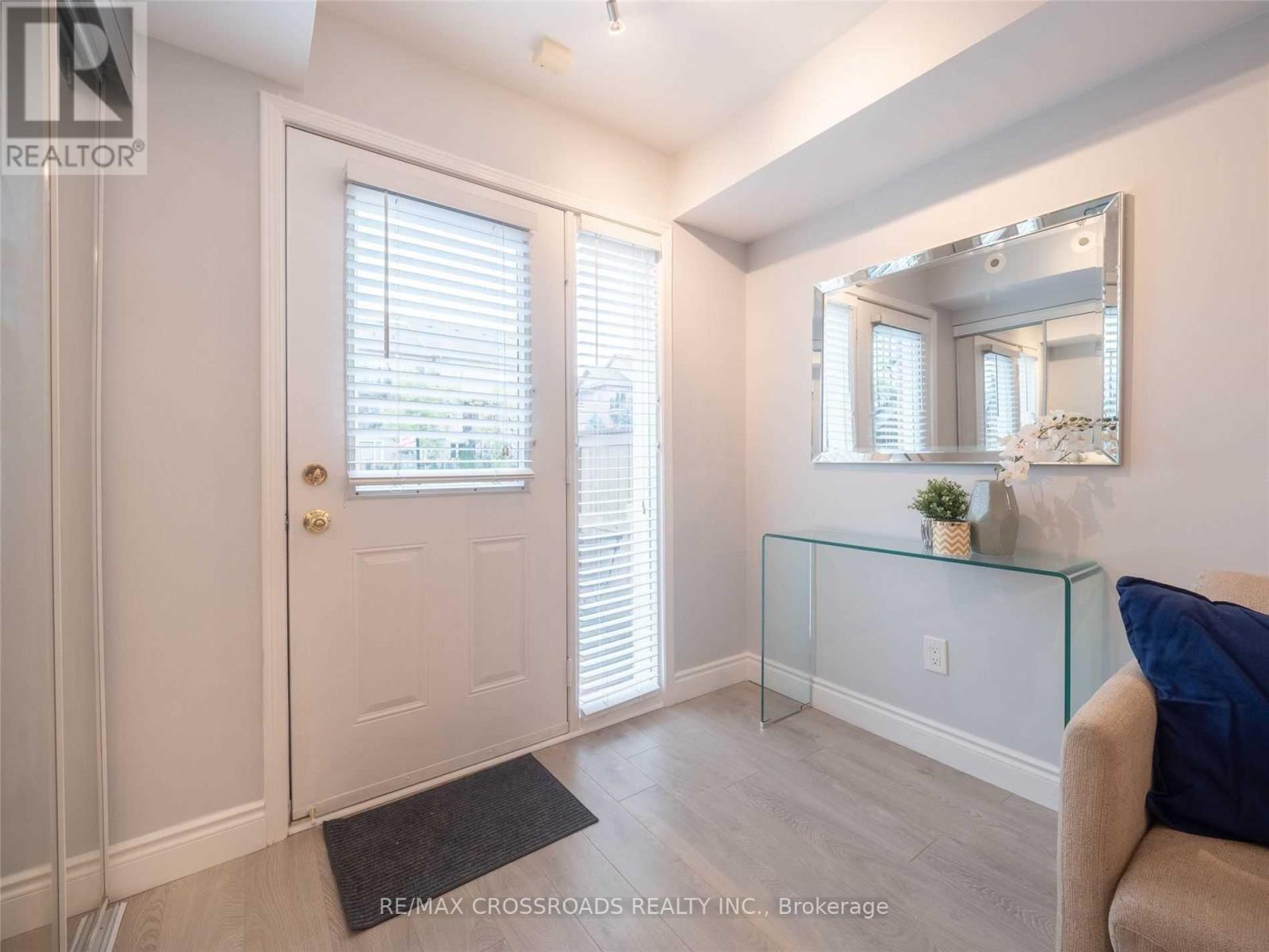 211 - 4975 Southampton Drive, Mississauga, Ontario  L5M 8C5 - Photo 2 - W12531778