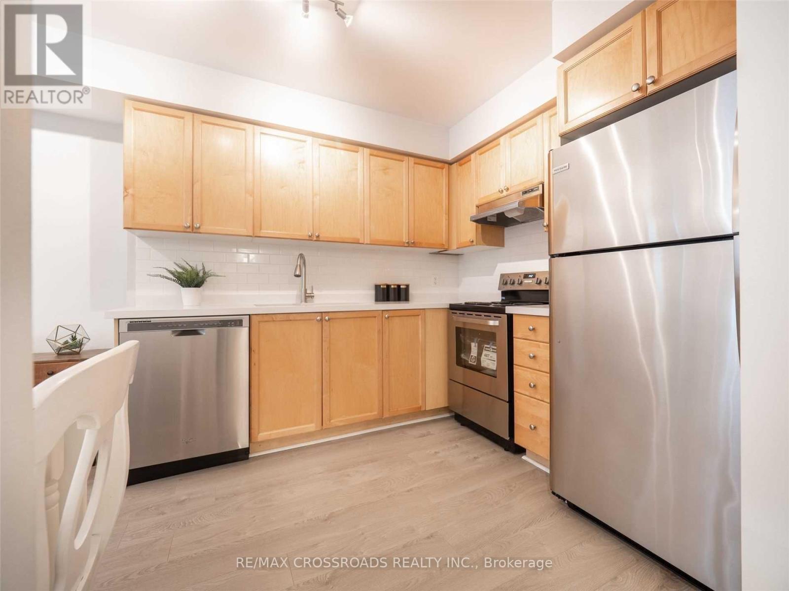 211 - 4975 Southampton Drive, Mississauga, Ontario  L5M 8C5 - Photo 3 - W12531778