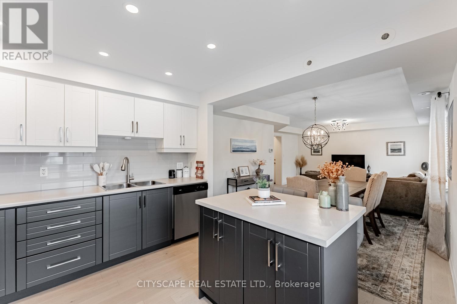 3 - 700 Neighbourhood Circle, Mississauga, Ontario  L5B 0A6 - Photo 10 - W12531782