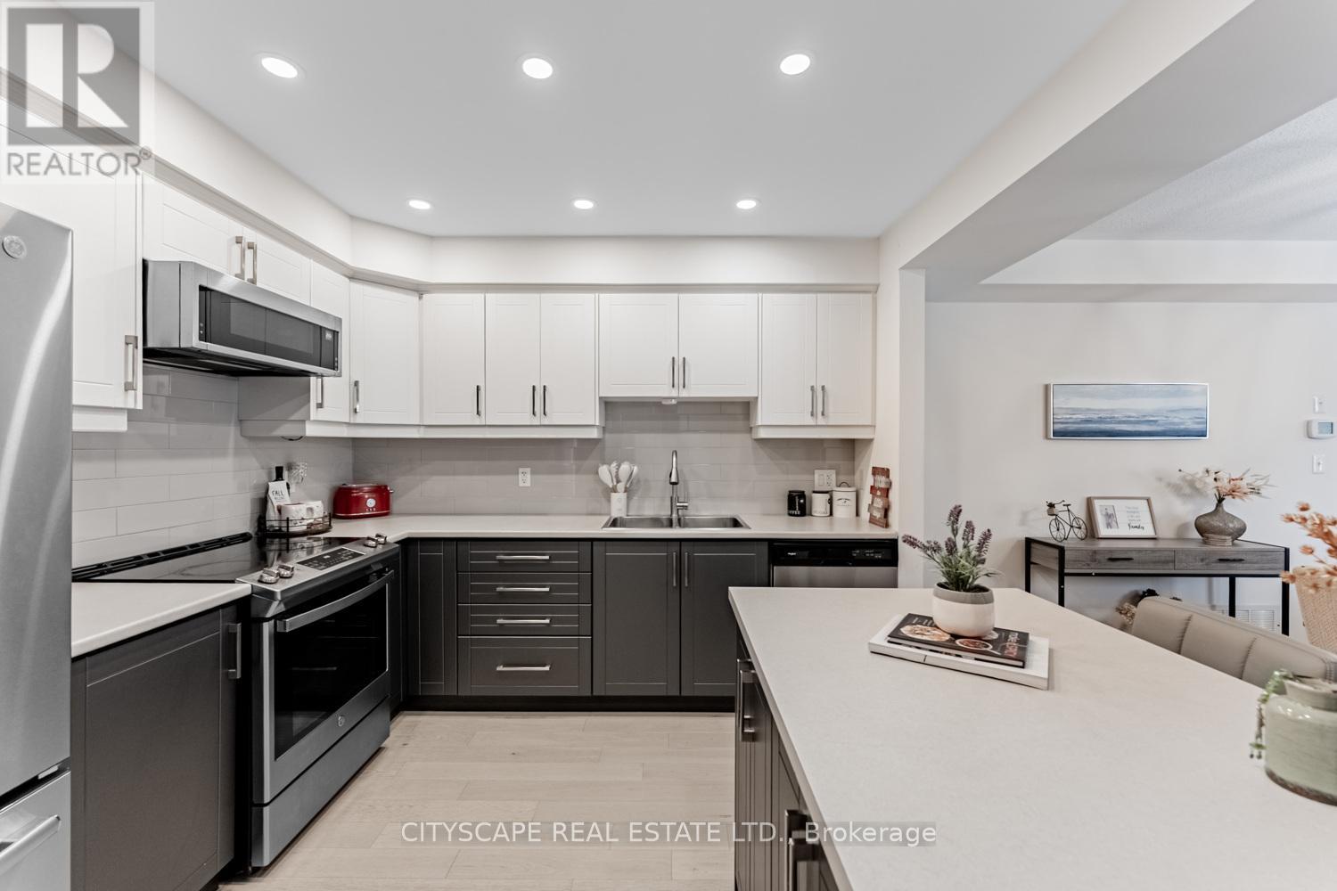 3 - 700 Neighbourhood Circle, Mississauga, Ontario  L5B 0A6 - Photo 11 - W12531782