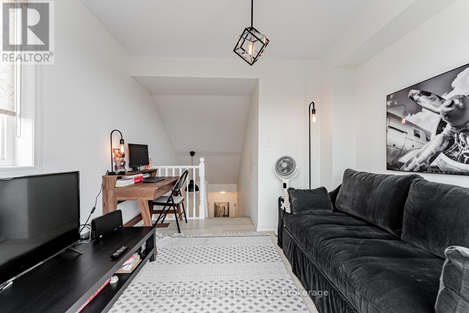 3 - 700 Neighbourhood Circle, Mississauga, Ontario  L5B 0A6 - Photo 21 - W12531782