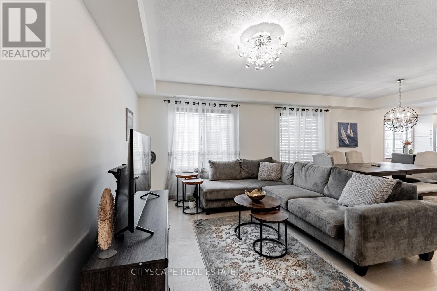 3 - 700 Neighbourhood Circle, Mississauga, Ontario  L5B 0A6 - Photo 4 - W12531782
