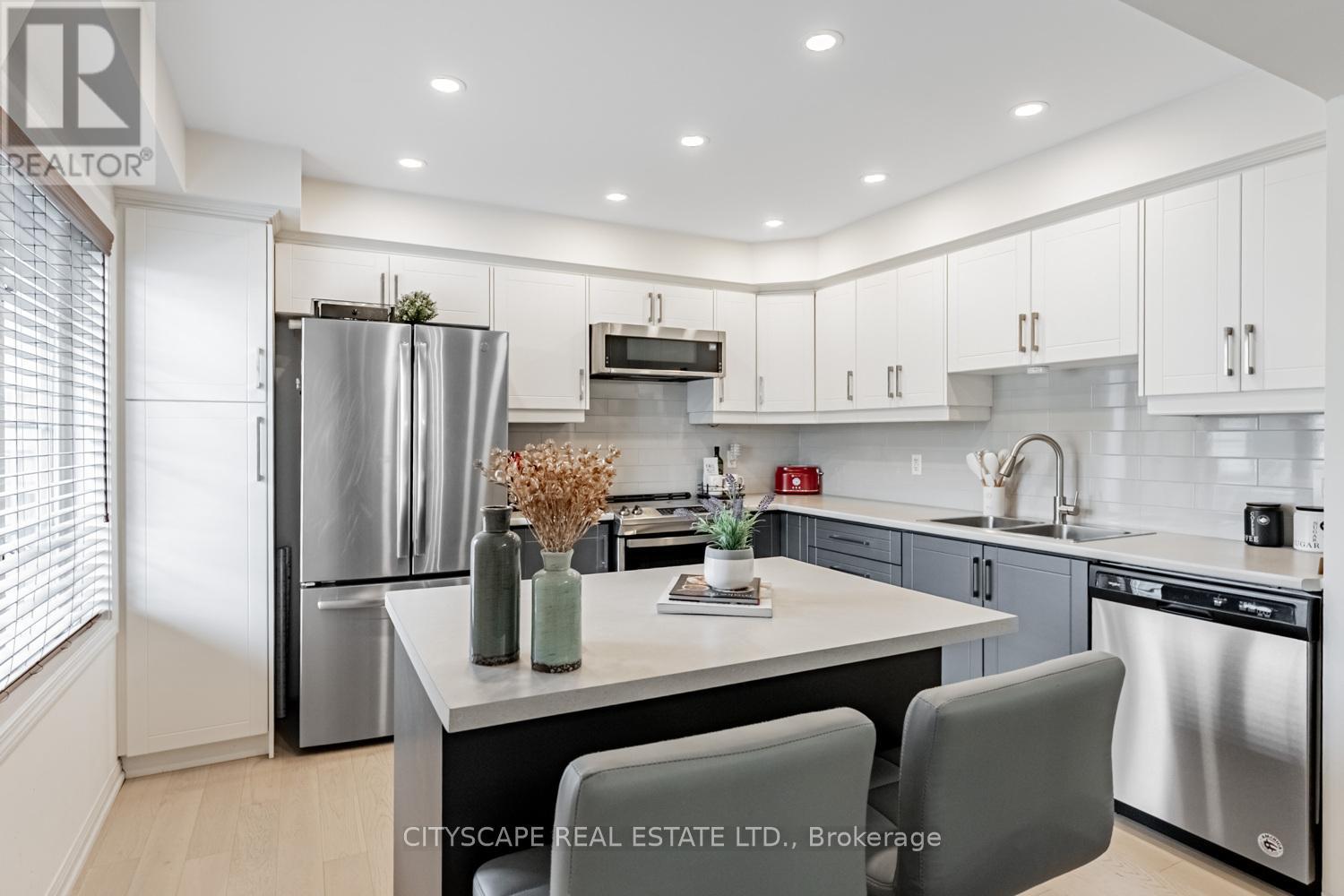 3 - 700 Neighbourhood Circle, Mississauga, Ontario  L5B 0A6 - Photo 9 - W12531782