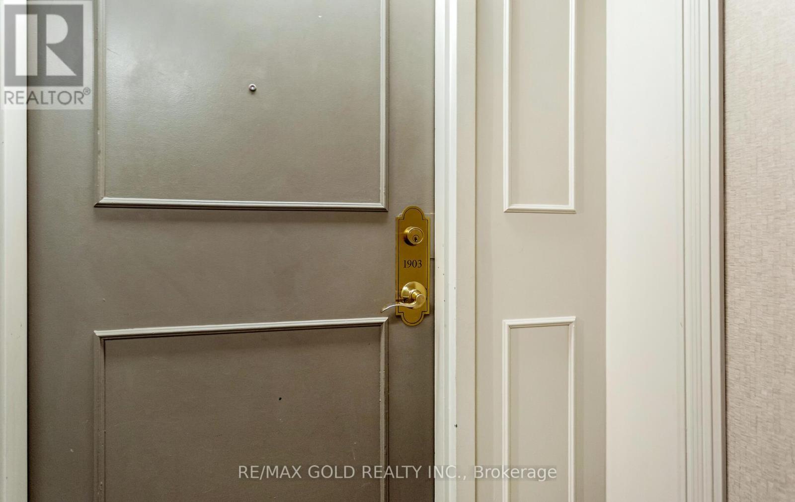 1903 - 155 Hillcrest Avenue, Mississauga, Ontario  L5B 3Z2 - Photo 7 - W12531806