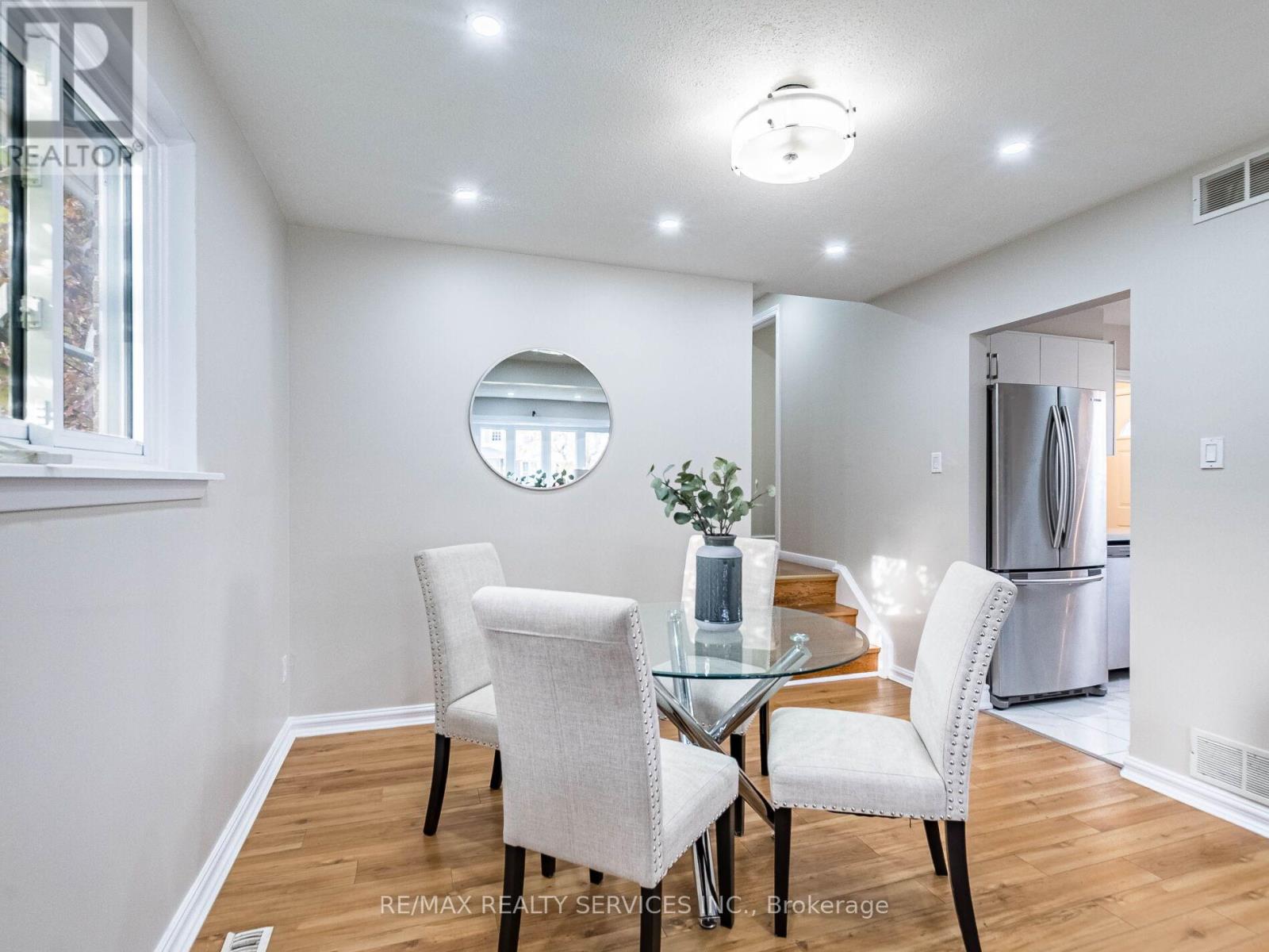 33 Elrose Road, Brampton, Ontario  L6T 2C1 - Photo 11 - W12531816