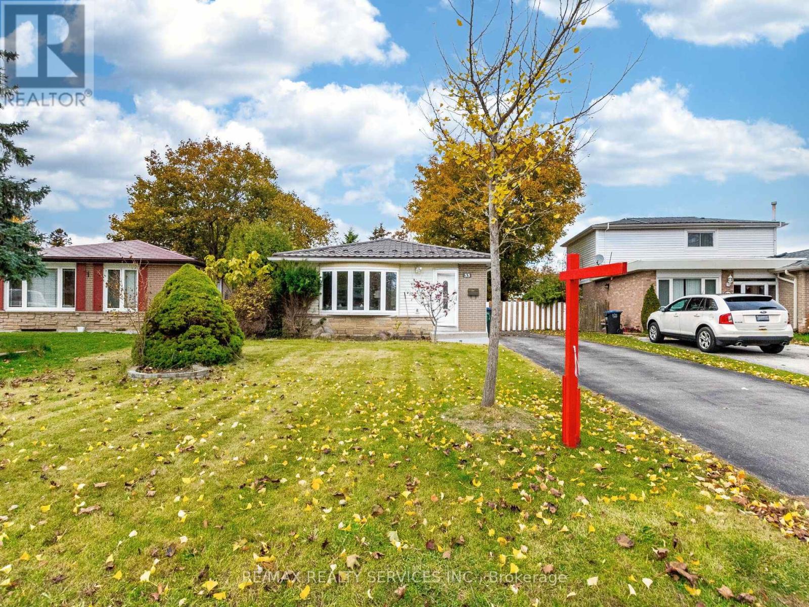 33 Elrose Road, Brampton, Ontario  L6T 2C1 - Photo 2 - W12531816