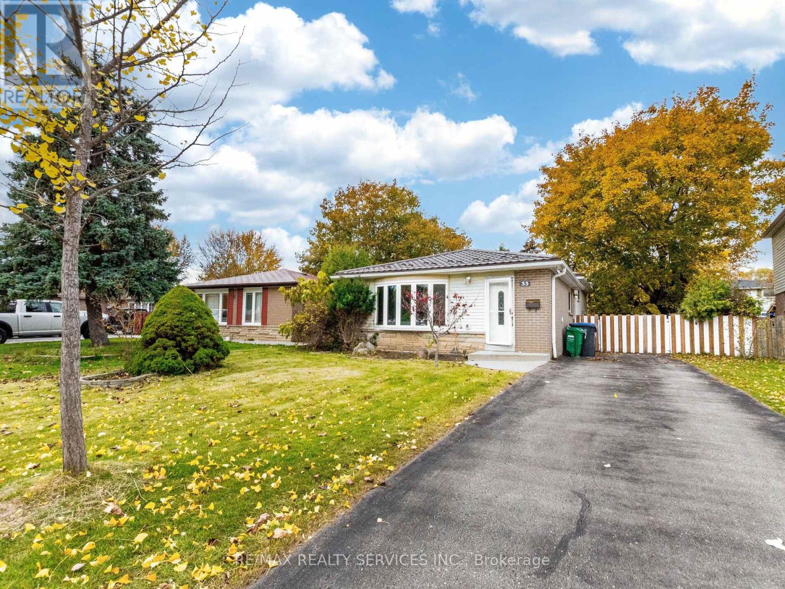 33 Elrose Road, Brampton, Ontario  L6T 2C1 - Photo 4 - W12531816