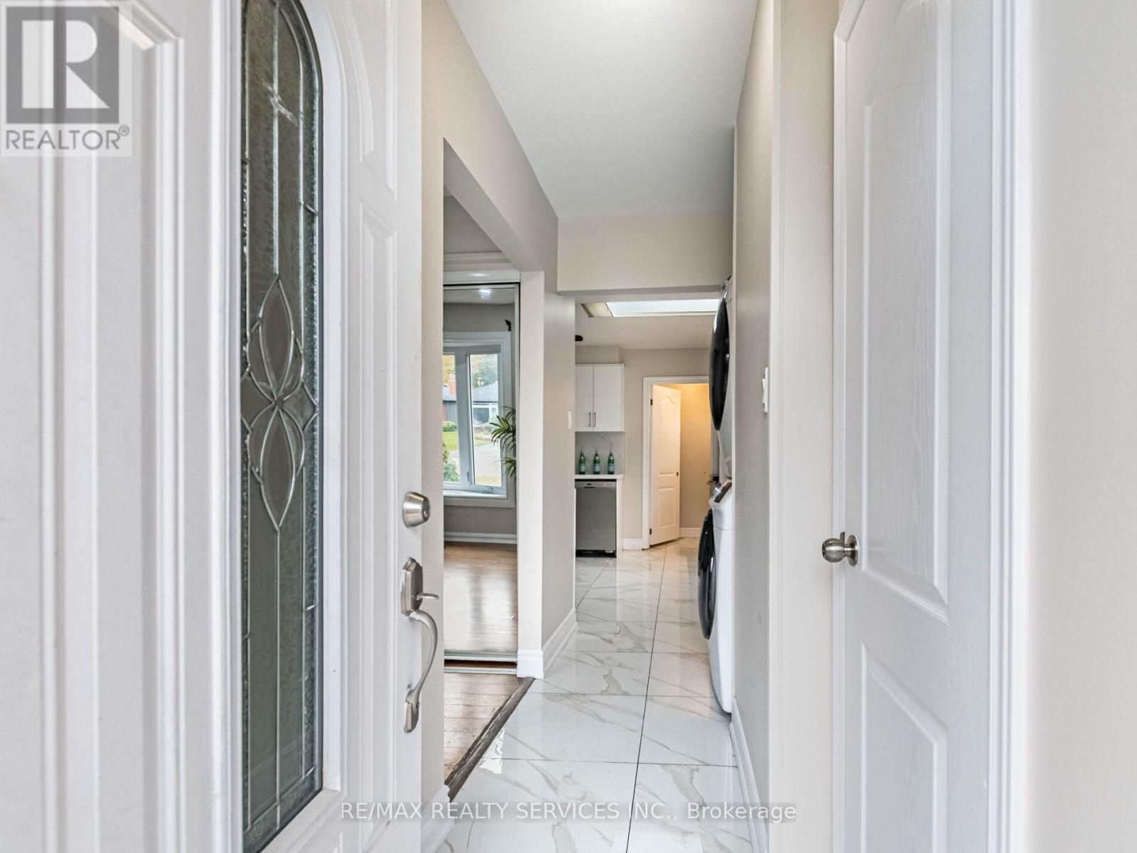 33 Elrose Road, Brampton, Ontario  L6T 2C1 - Photo 5 - W12531816