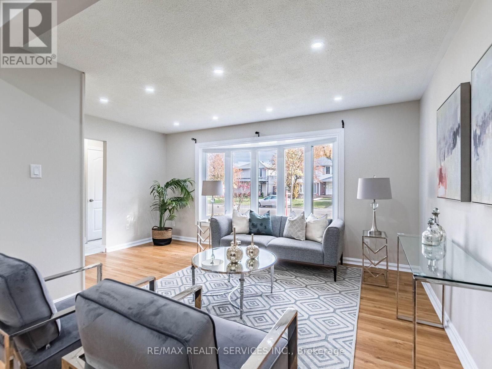 33 Elrose Road, Brampton, Ontario  L6T 2C1 - Photo 8 - W12531816