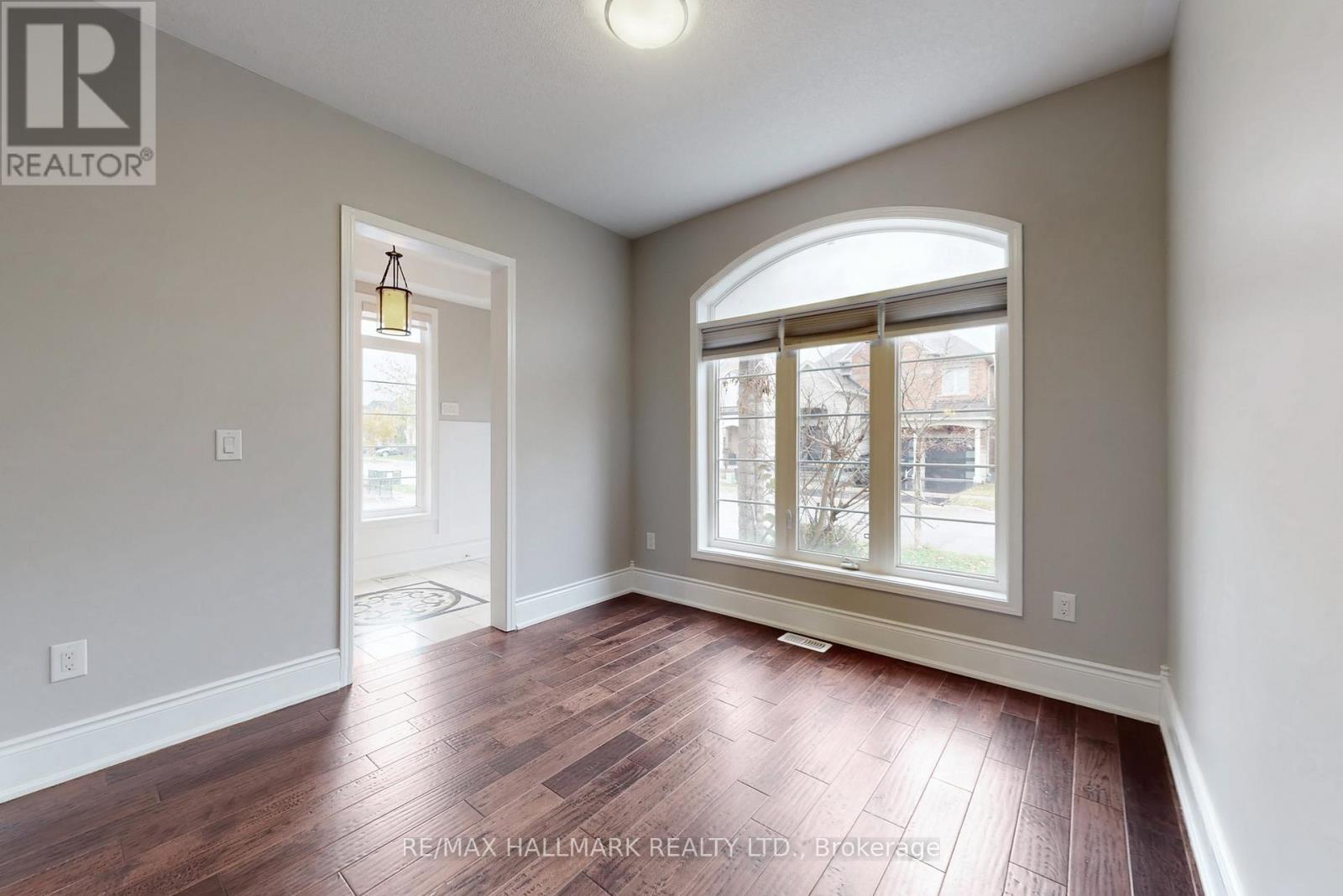 3344 Roma Avenue, Burlington, Ontario  L7M 0N7 - Photo 8 - W12531820