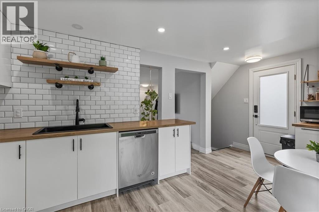 18 Berwick Place, Kitchener, Ontario  N2A 2R7 - Photo 11 - 40772492