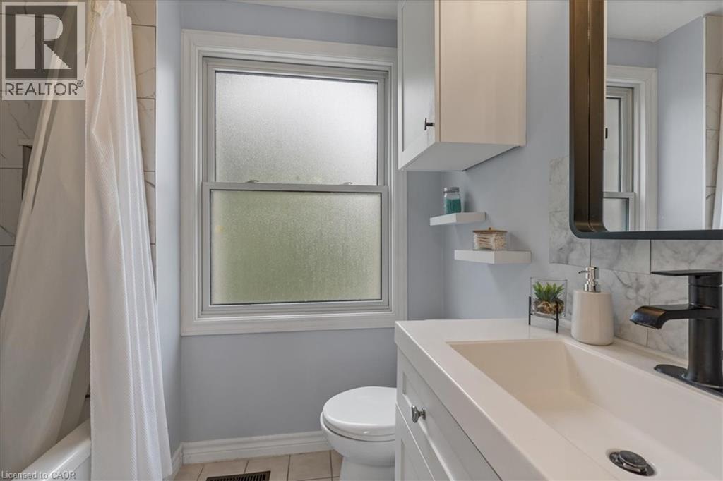 18 Berwick Place, Kitchener, Ontario  N2A 2R7 - Photo 16 - 40772492