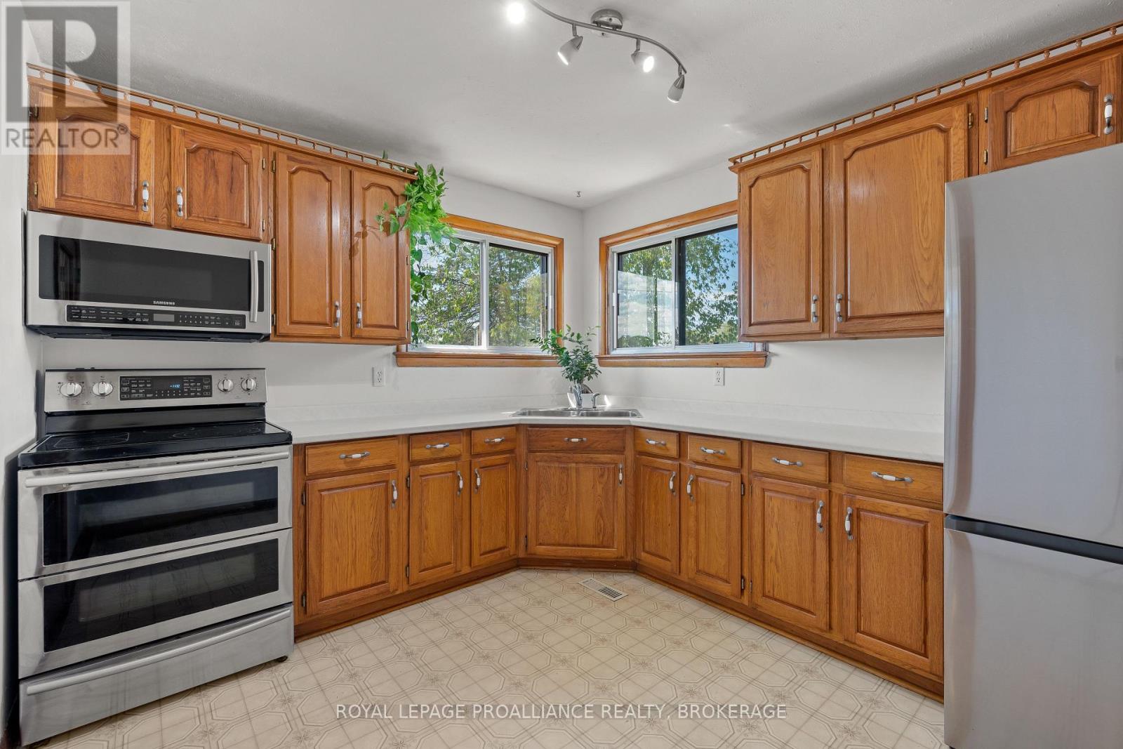 4835 County Road 2, Loyalist, Ontario  K0H 2H0 - Photo 10 - X12531842