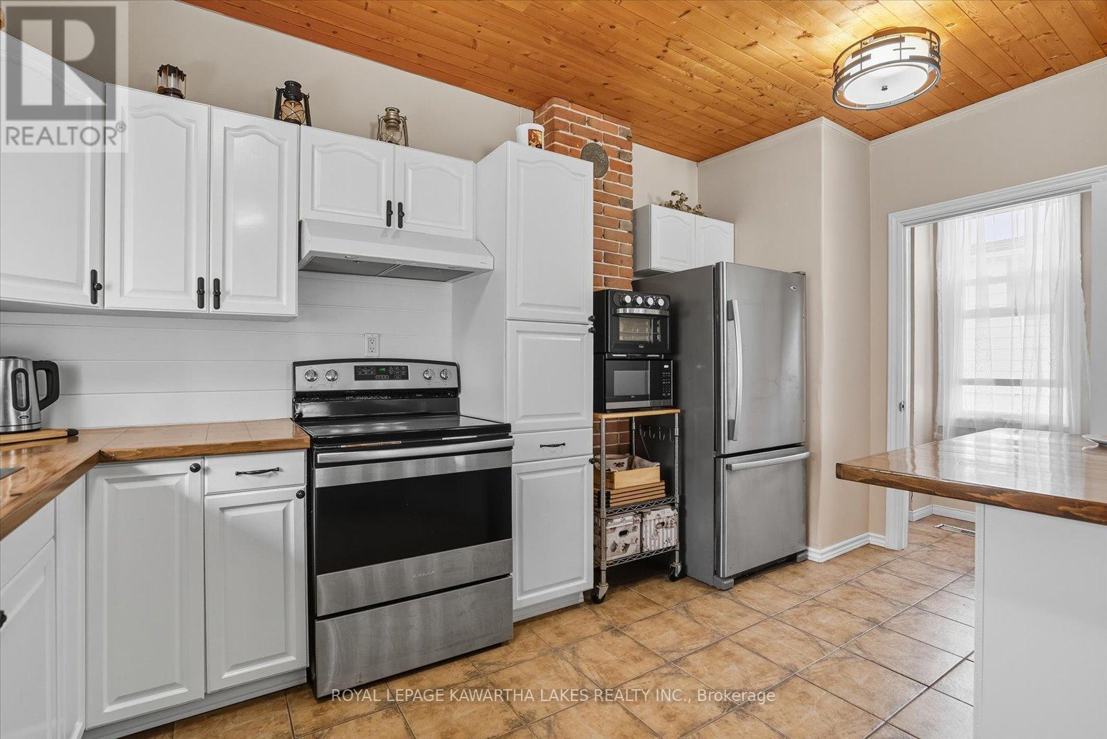 18 Mary Street W, Kawartha Lakes, Ontario  K9V 2N4 - Photo 15 - X12531882