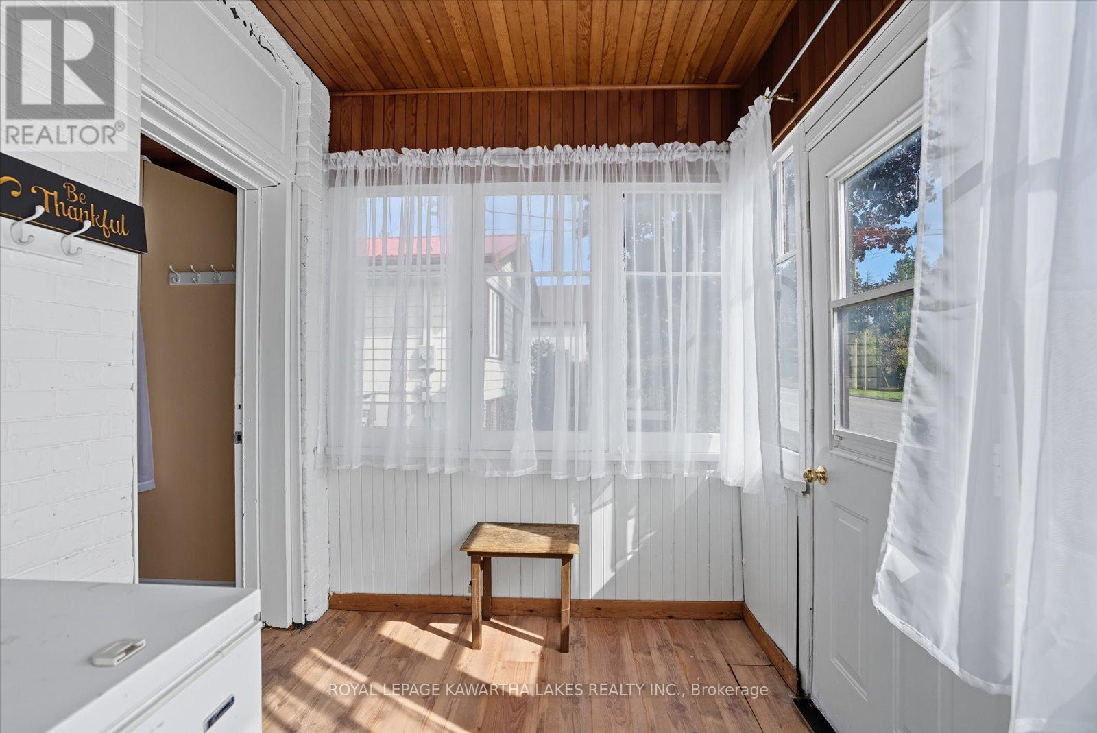 18 Mary Street W, Kawartha Lakes, Ontario  K9V 2N4 - Photo 6 - X12531882