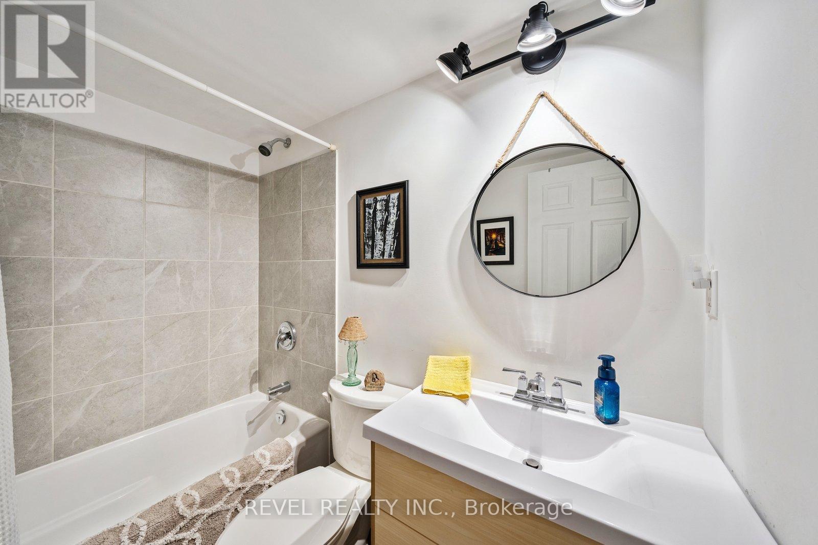 12 Sylvester Drive, Kawartha Lakes, Ontario  K9V 6E7 - Photo 39 - X12531912